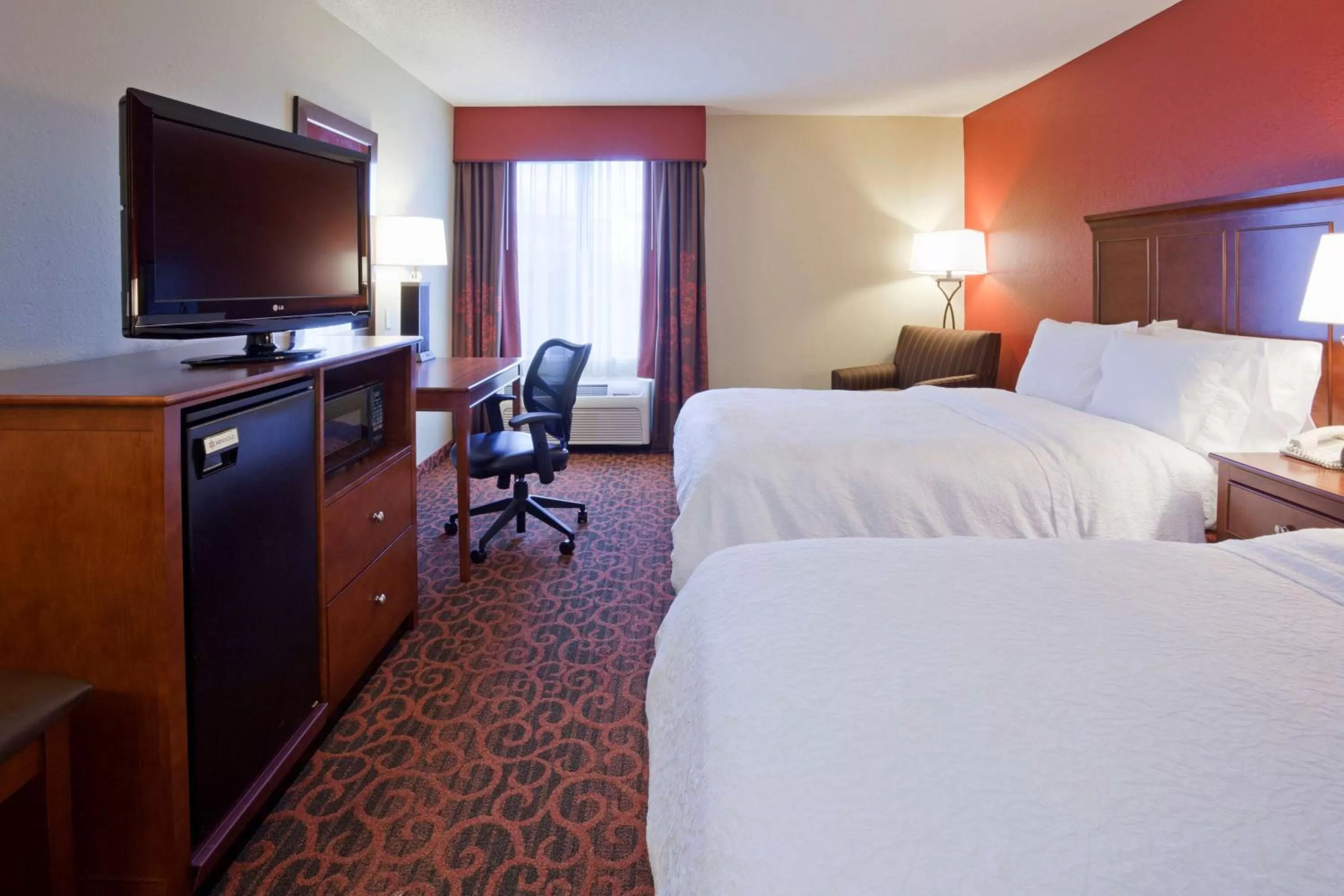 Queen Room with Two Queen Beds - Hearing Access/ Non-Smoking in Hampton Inn Minneapolis Northwest Maple Grove