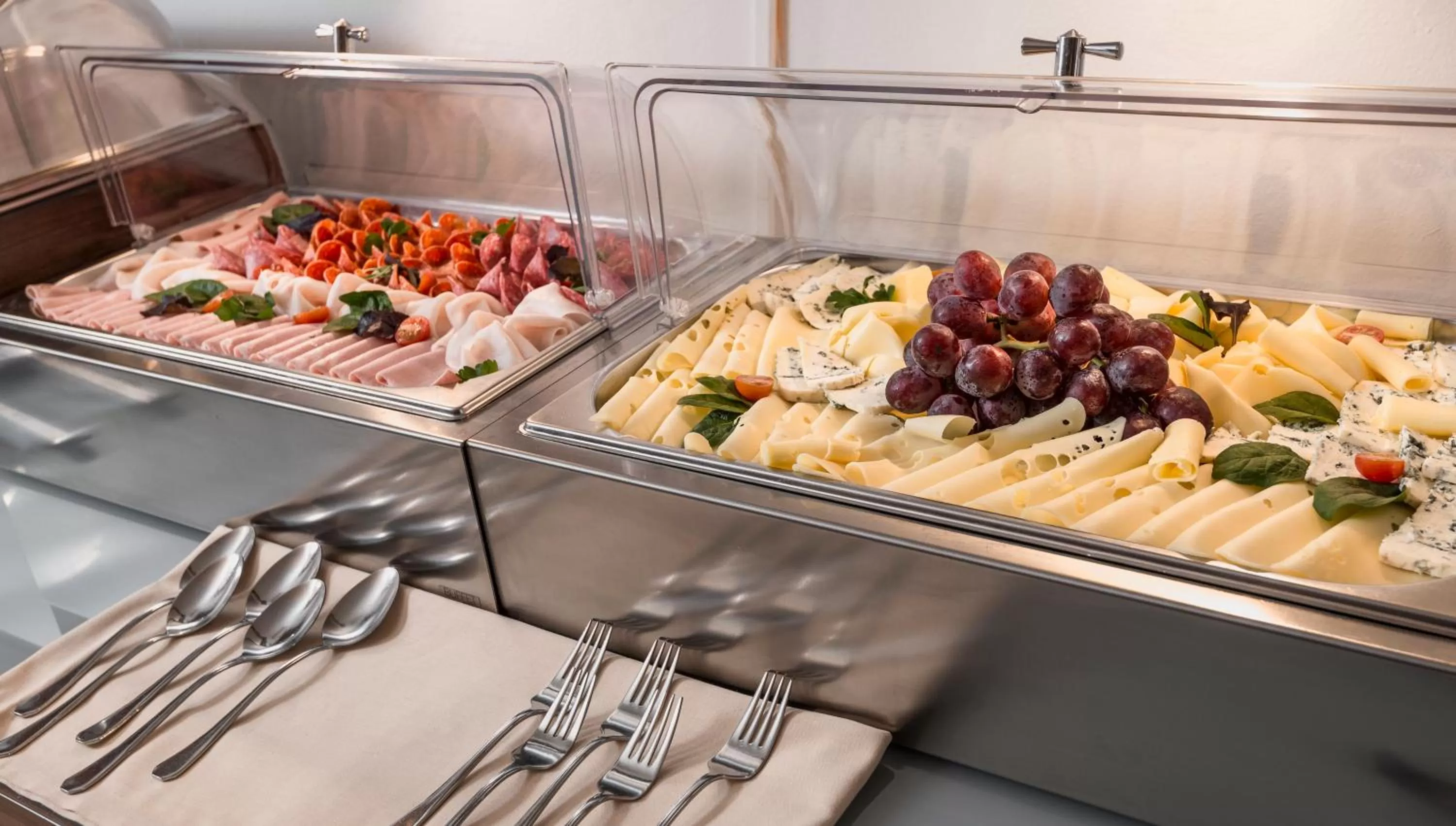 Buffet breakfast in Hotel Continental