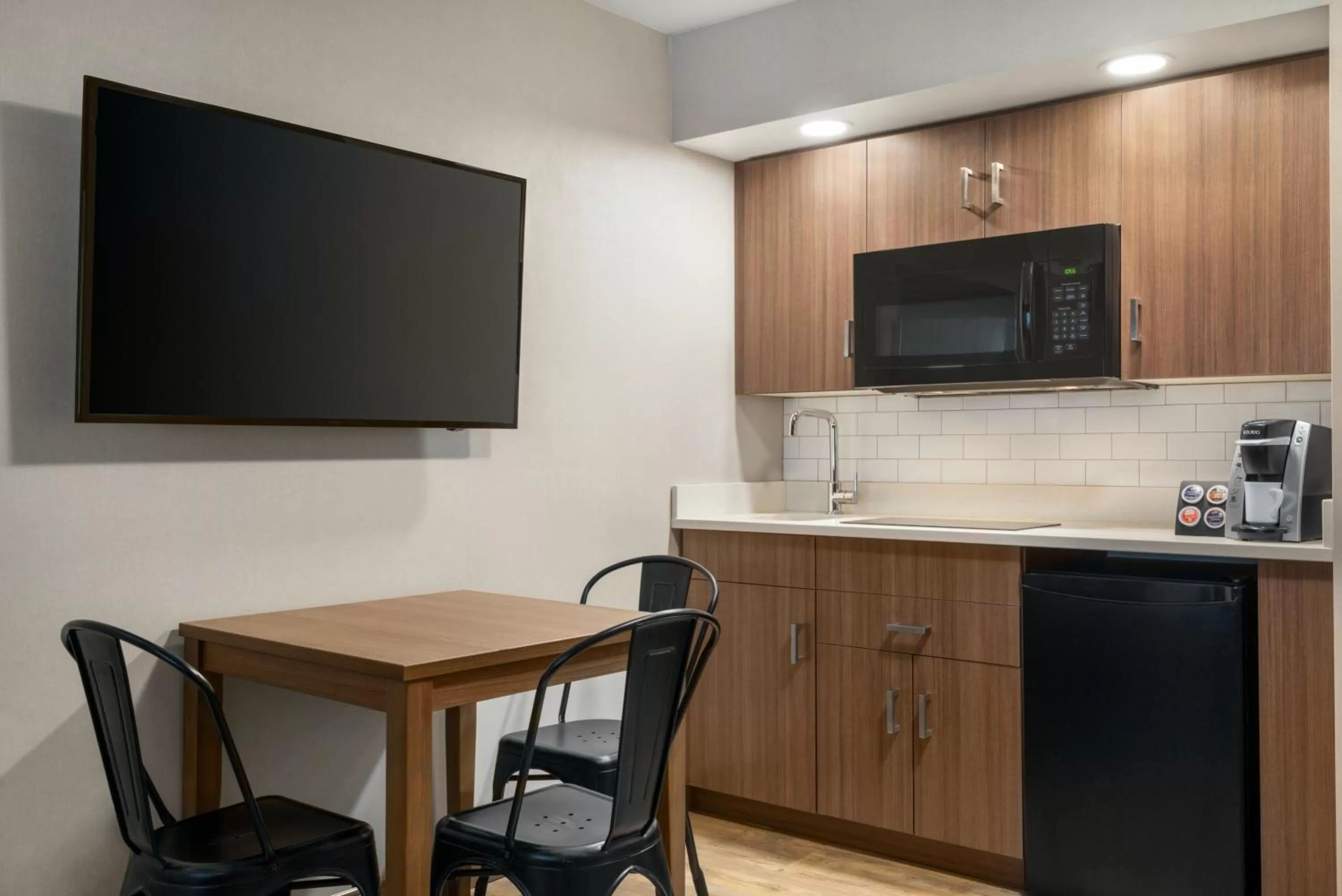 Dining area in Ramada by Wyndham Airdrie Hotel & Suites