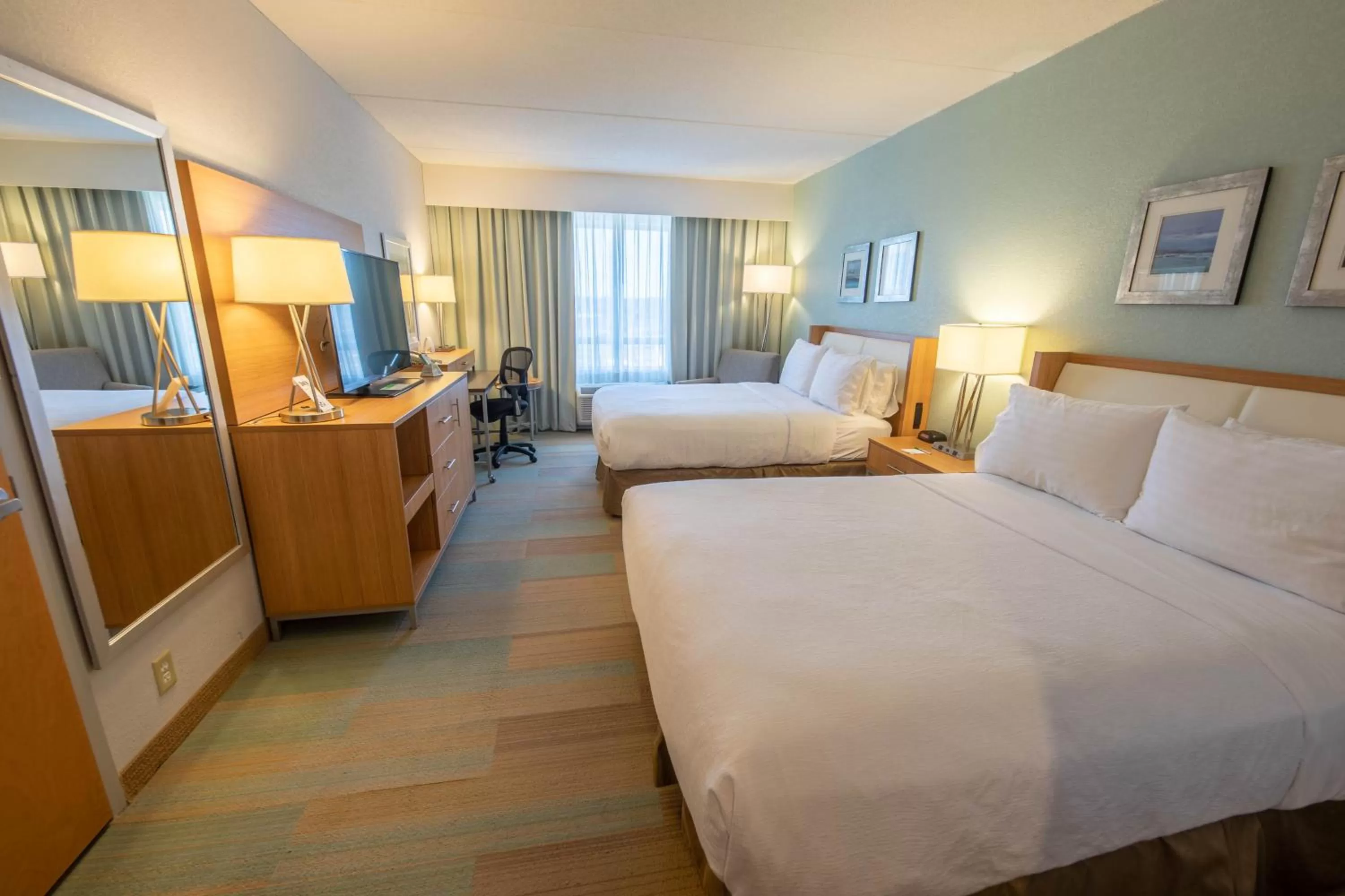 Photo of the whole room, Bed in Holiday Inn Manahawkin/Long Beach Island by IHG
