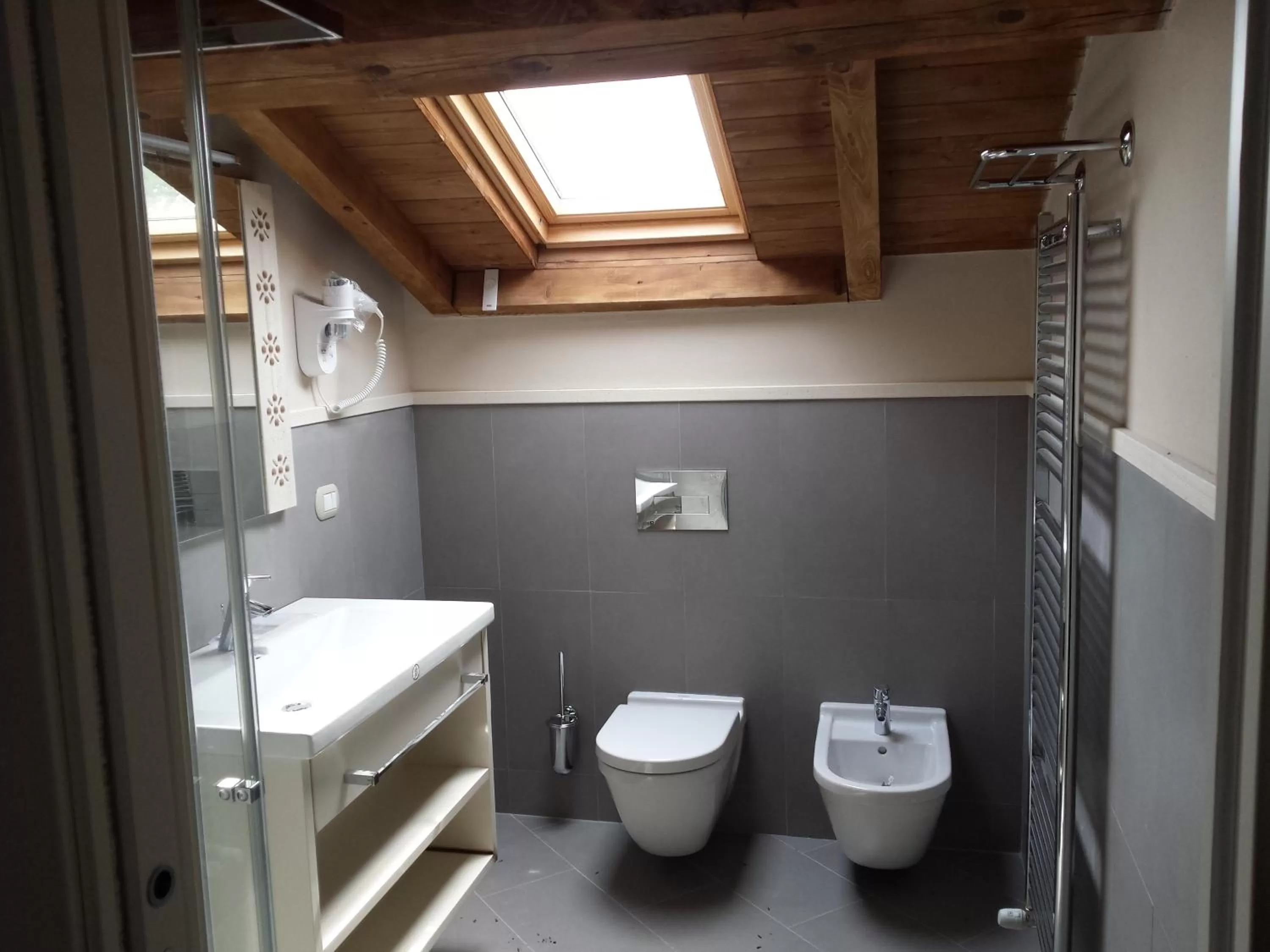 Shower in Hotel Sesmones