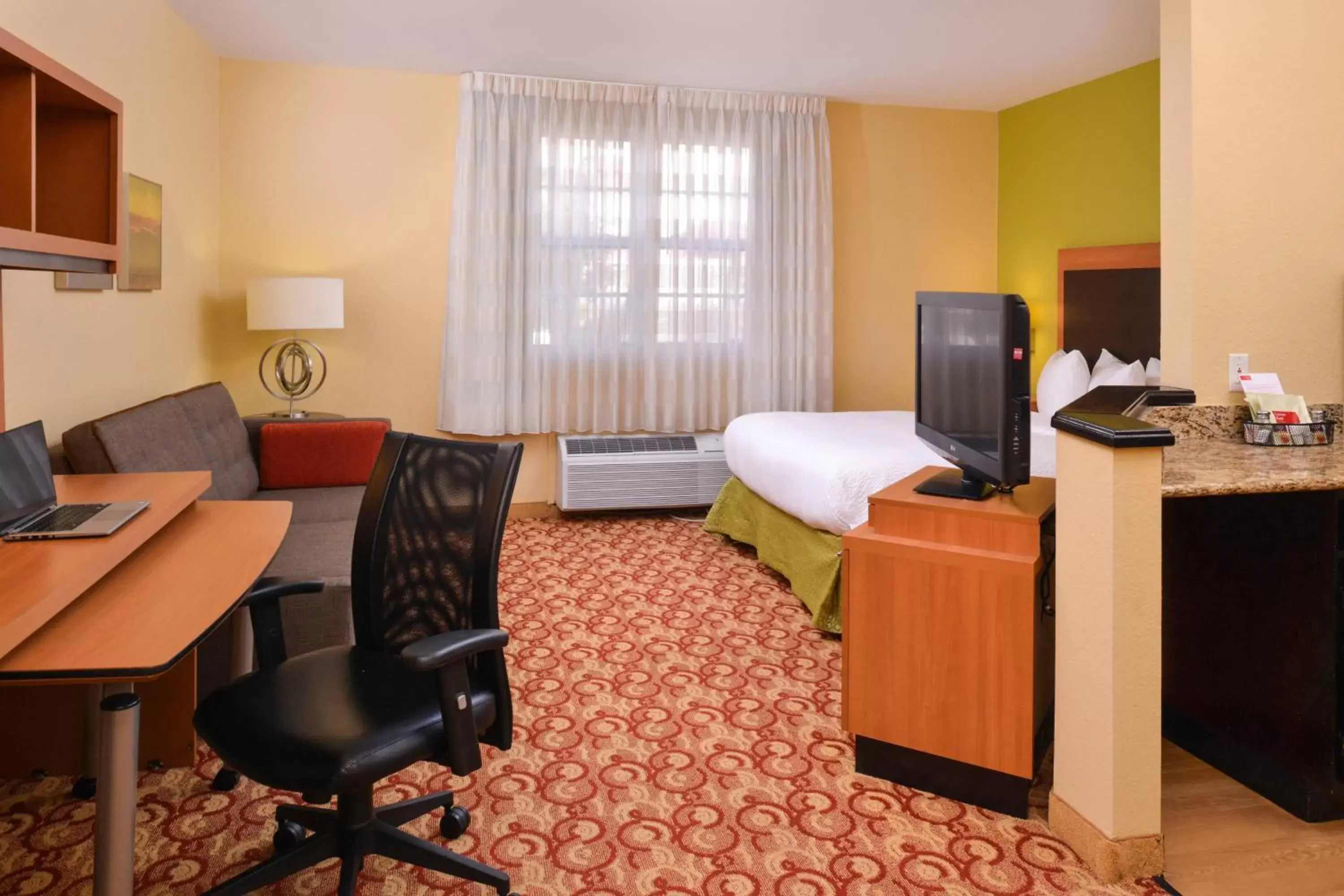 Queen Studio with Sofa Bed in Candlewood Suites Miami Lakes by IHG Queen Studio with Sofa Bed in Candlewood Suites Miami Lakes by IHG