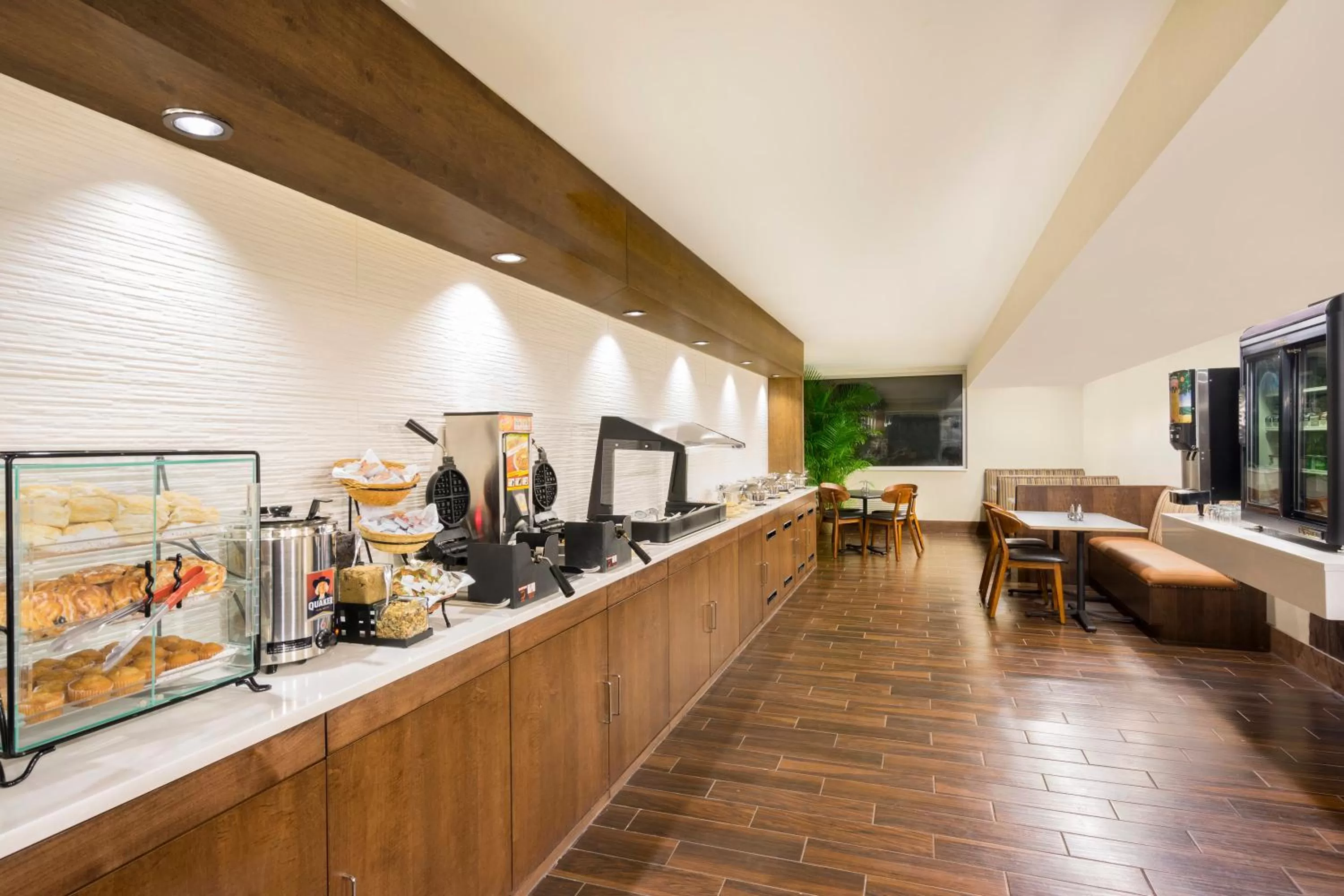 Restaurant/places to eat in Wyndham Garden Washington DC North