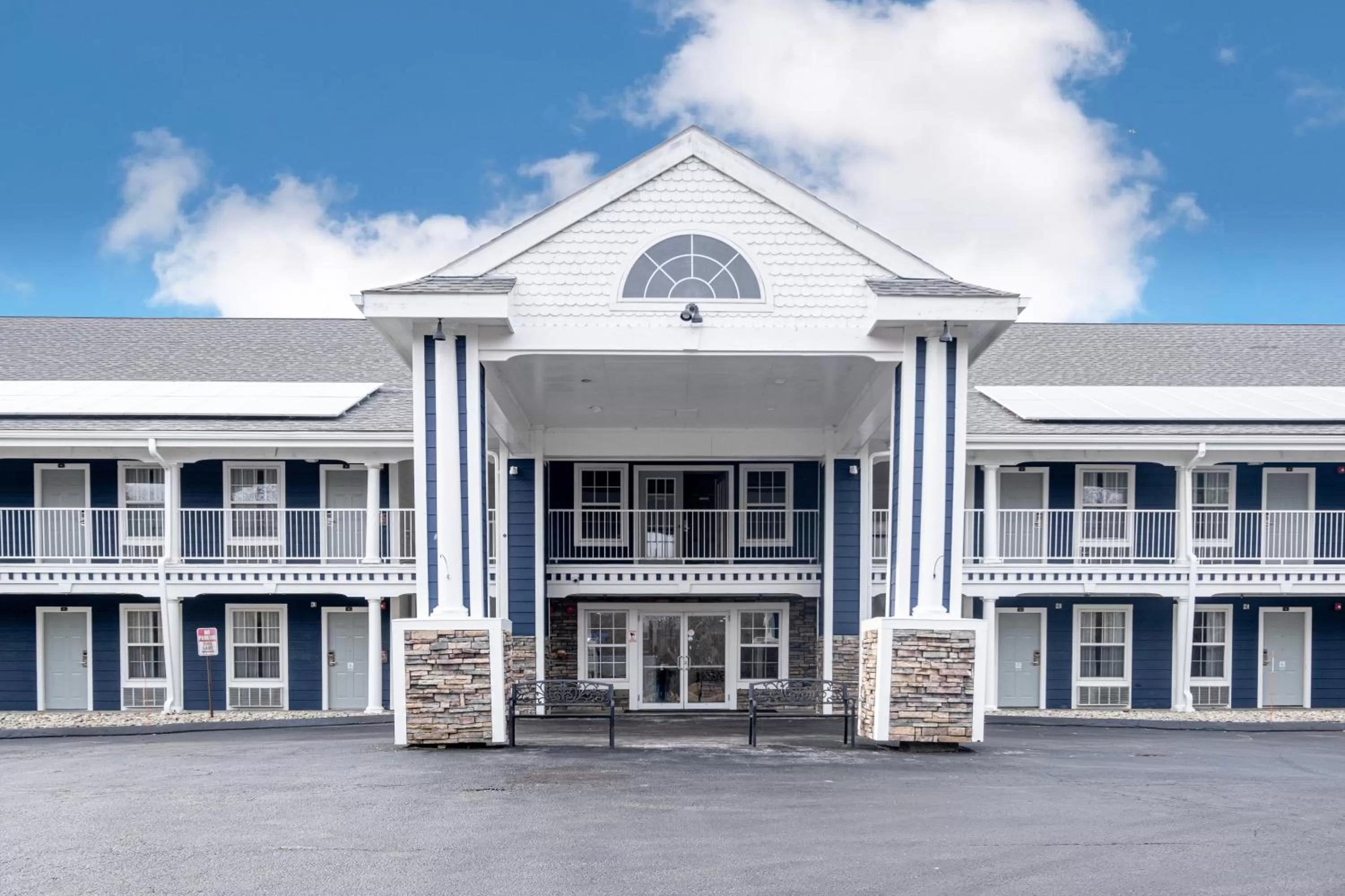 Facade/entrance in Hilltop Inn & Suites, near Foxwoods Casino