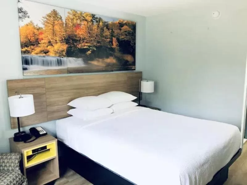 Bed in Days Inn & Suites by Wyndham Siler City