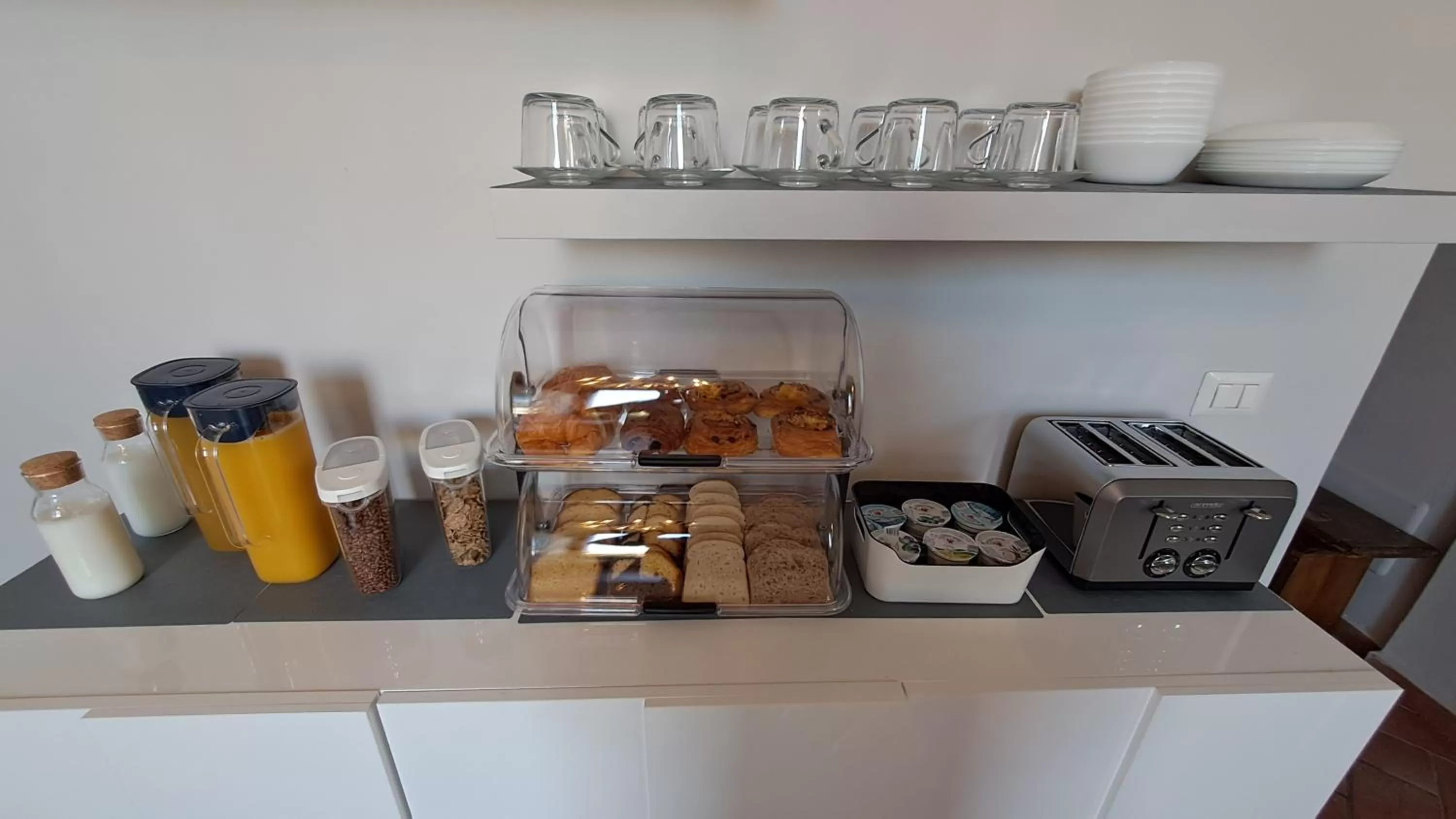 Buffet breakfast in IL MERCATO CENTRALE B and B