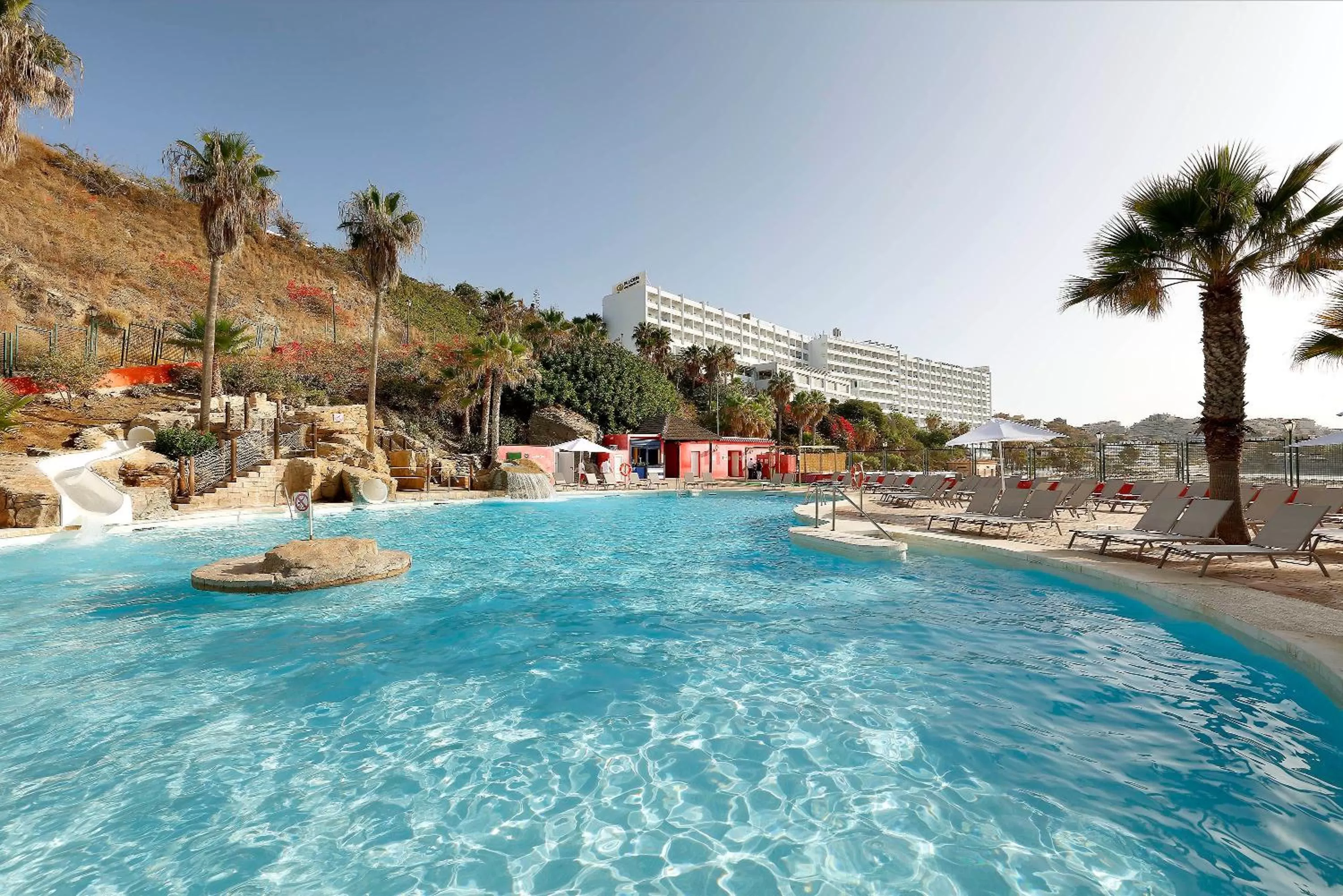 Swimming pool in Hotel Benalma Costa del Sol