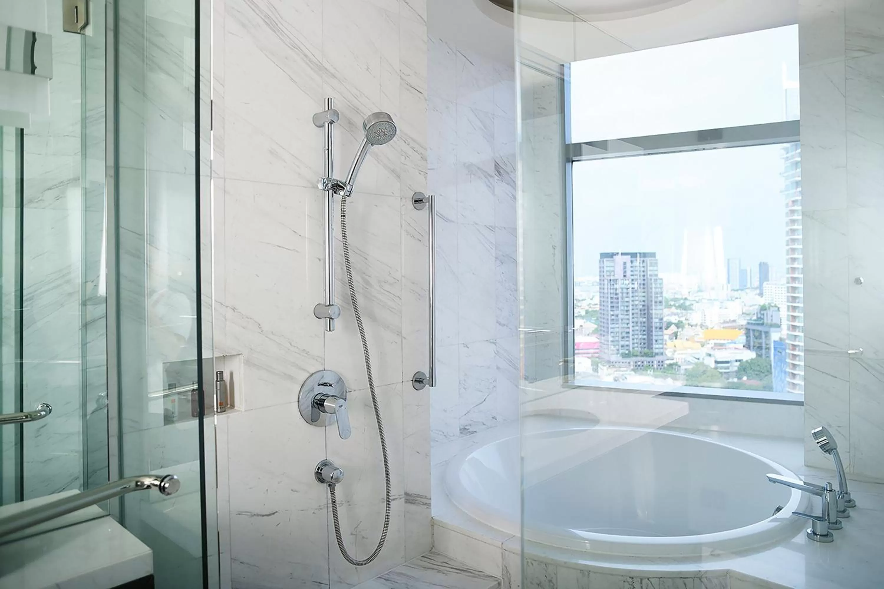 Photo of the whole room in Bangkok Marriott Hotel Sukhumvit