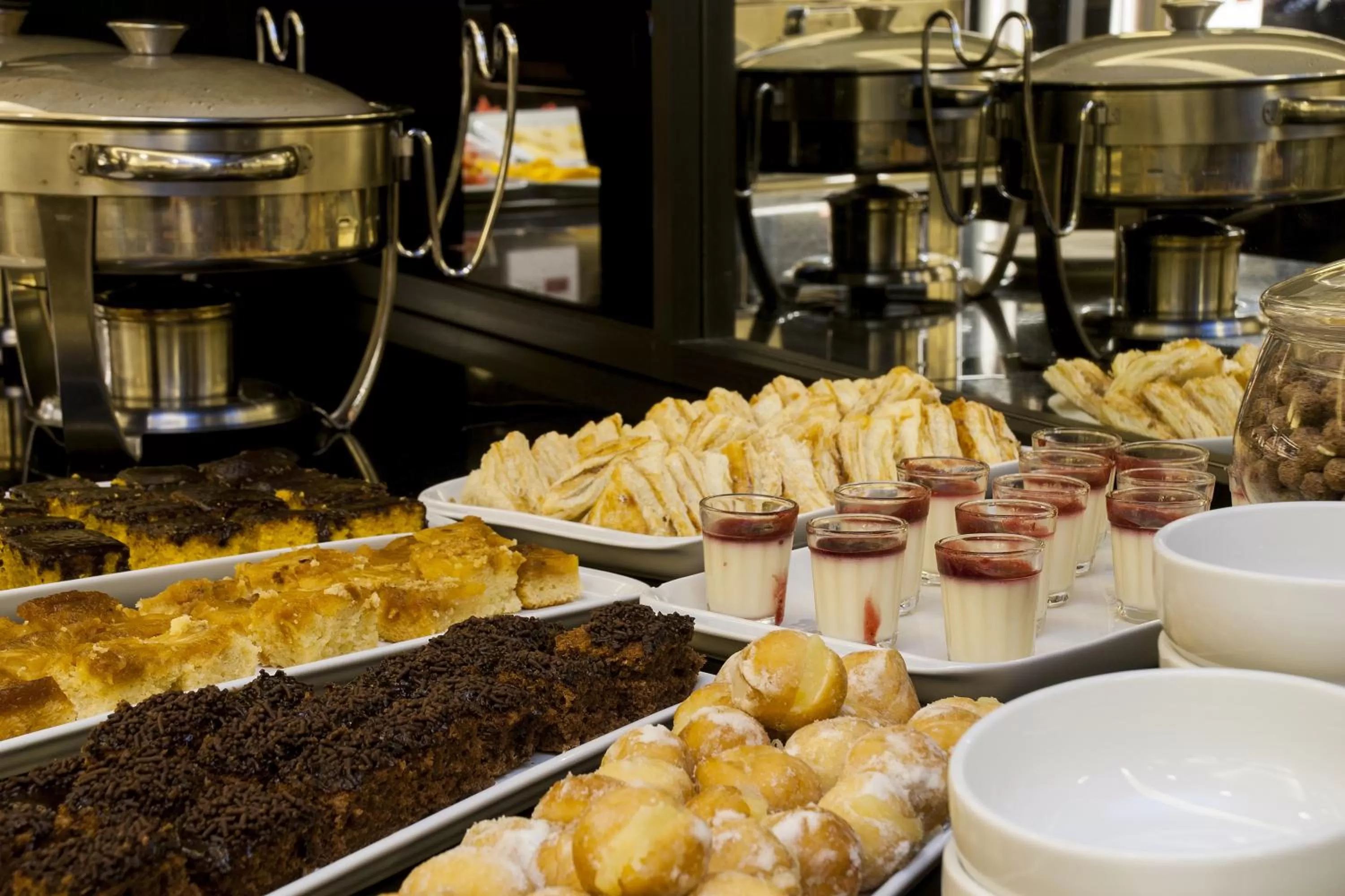 Property building in Américas Granada Hotel