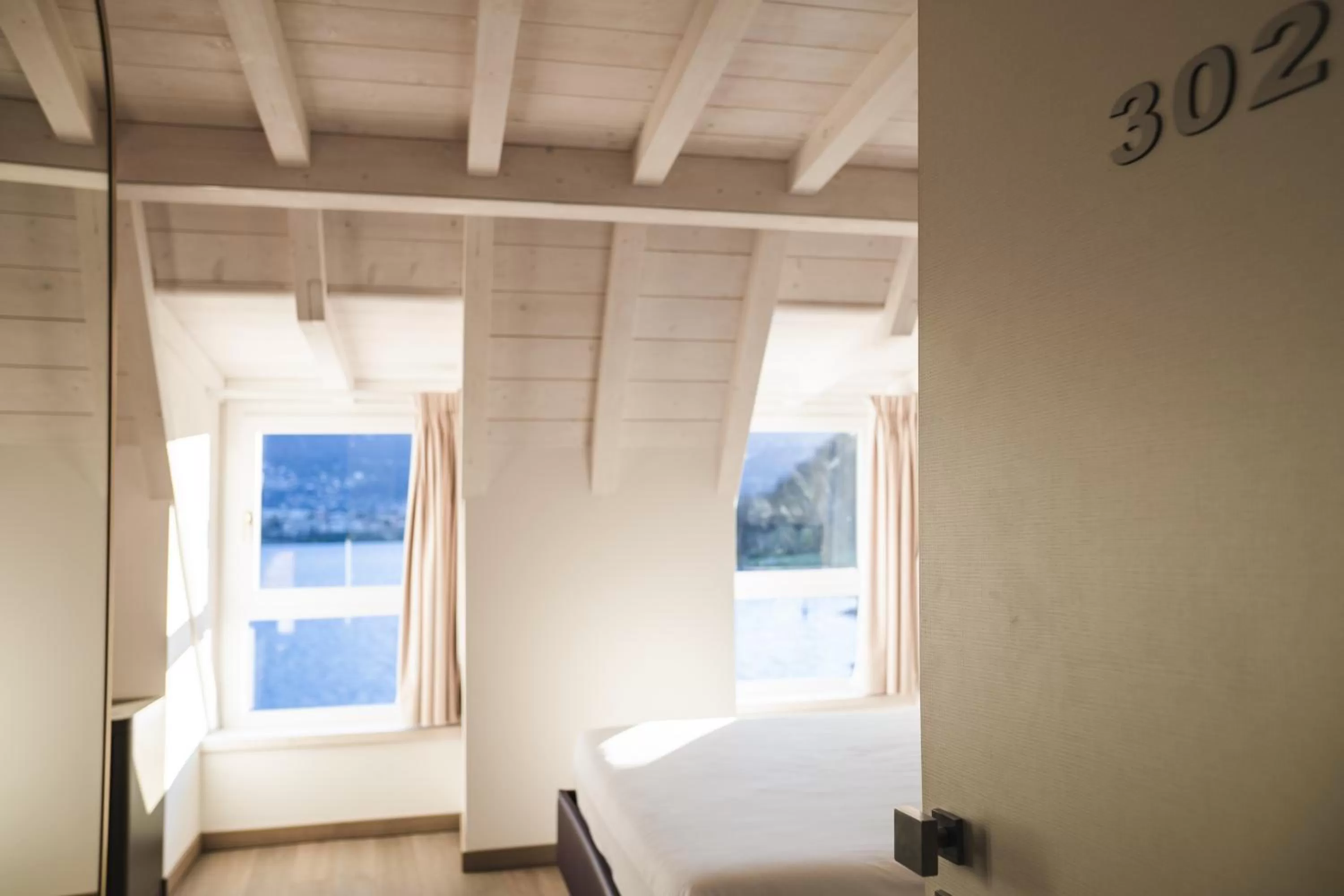 Bedroom, Bed in LUXURY SUITES ROCOPOM - Lake Front