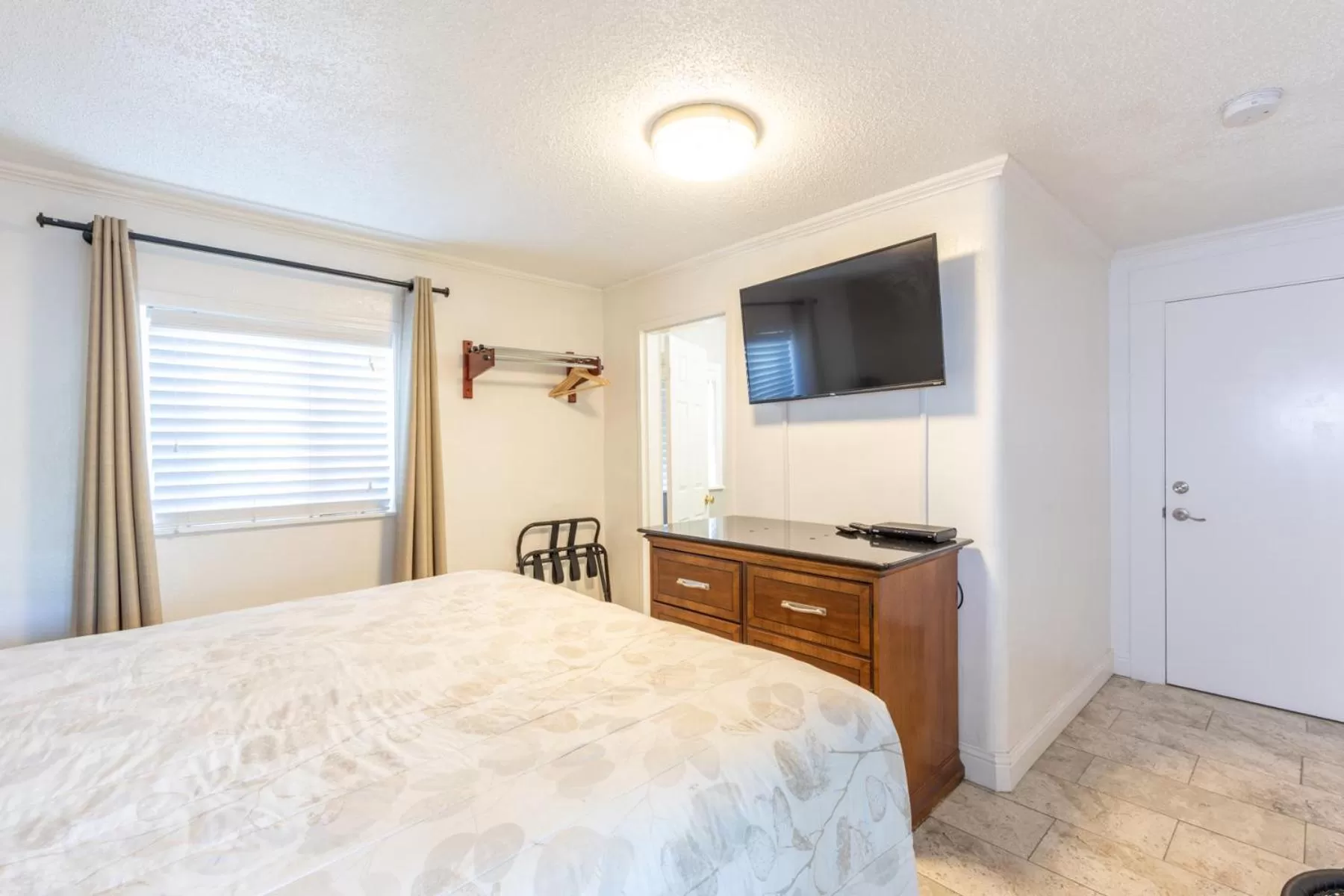 Bed in Vineyard Valley Inn