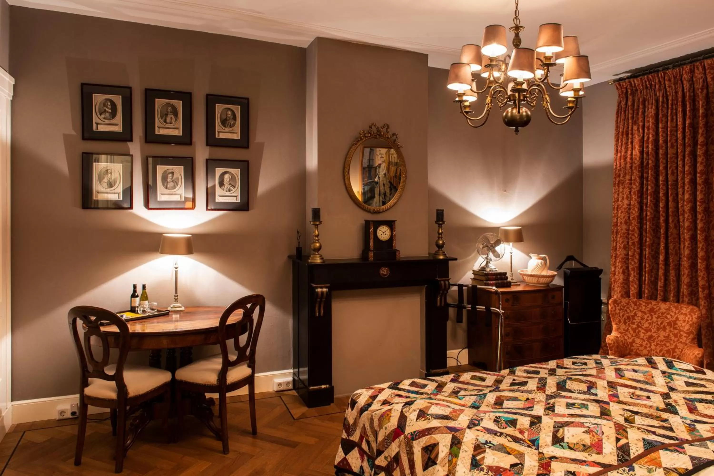 Photo of the whole room in B&B De Schiedamse Suites