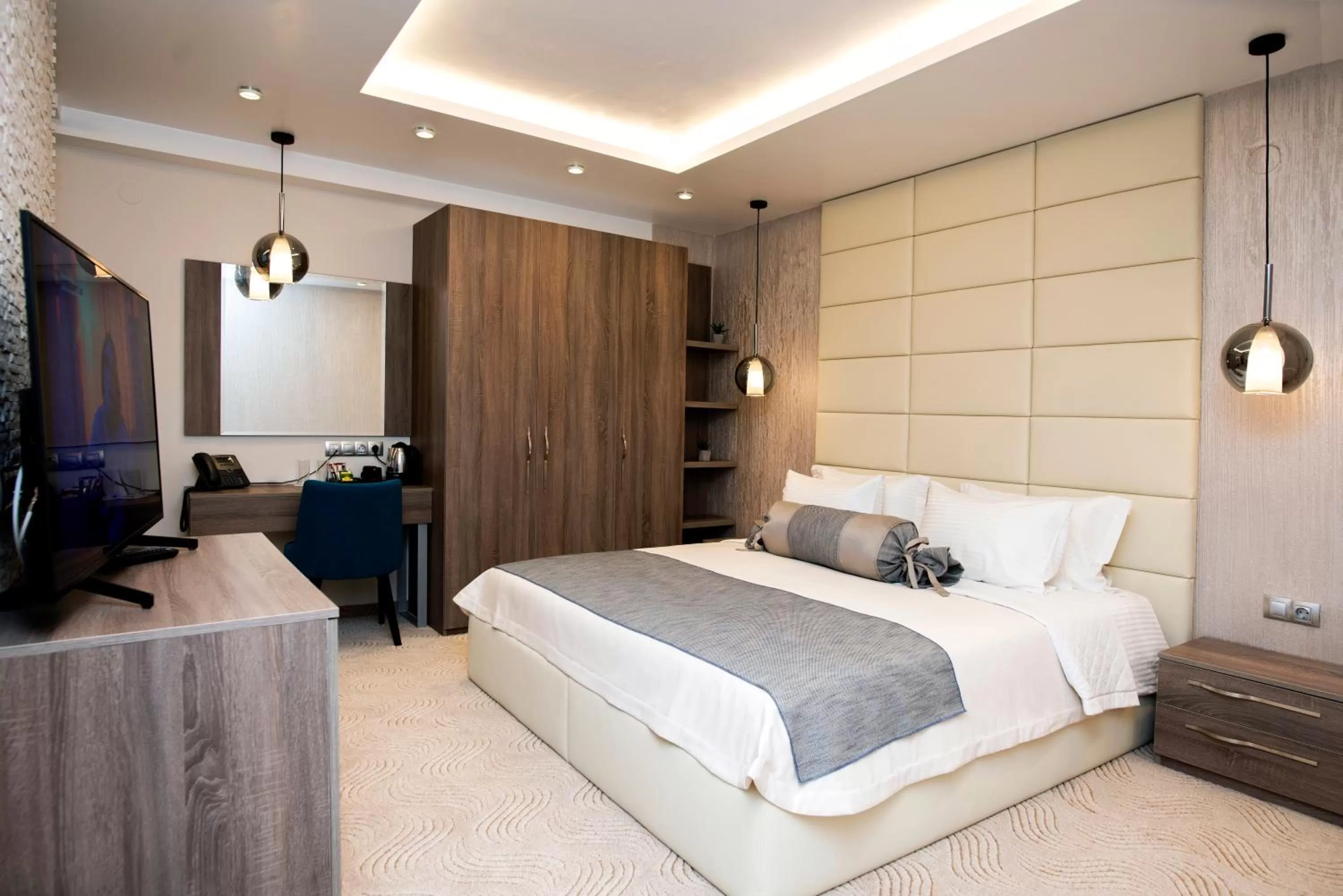 Bed in Family Hotel Business Club