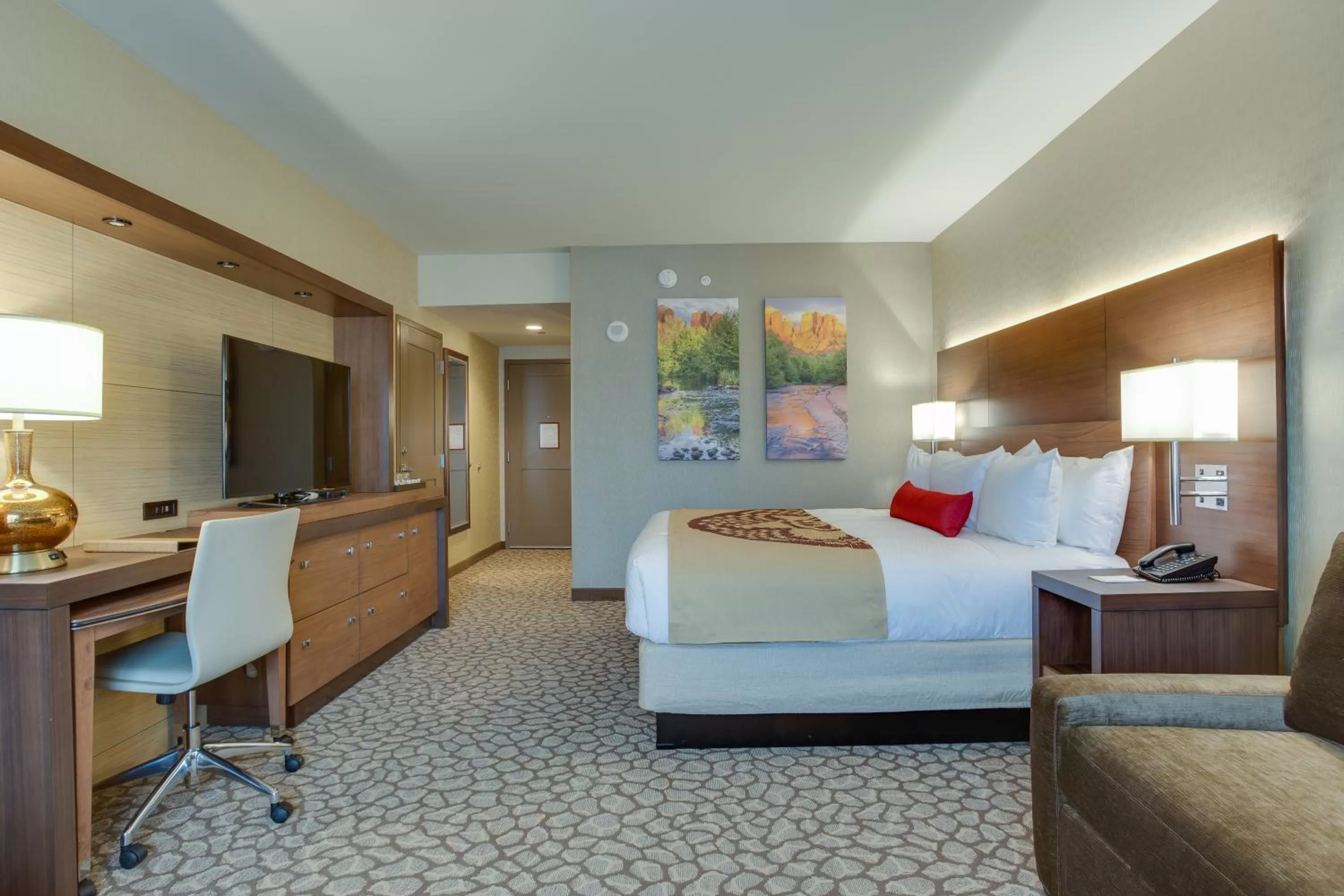 Photo of the whole room, Bed in Cliff Castle Casino Hotel