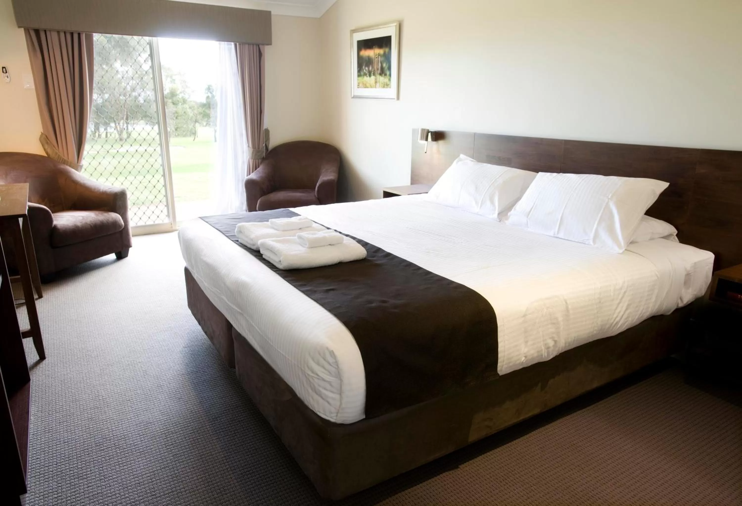 Bed in Mercure Bunbury Sanctuary Golf Resort