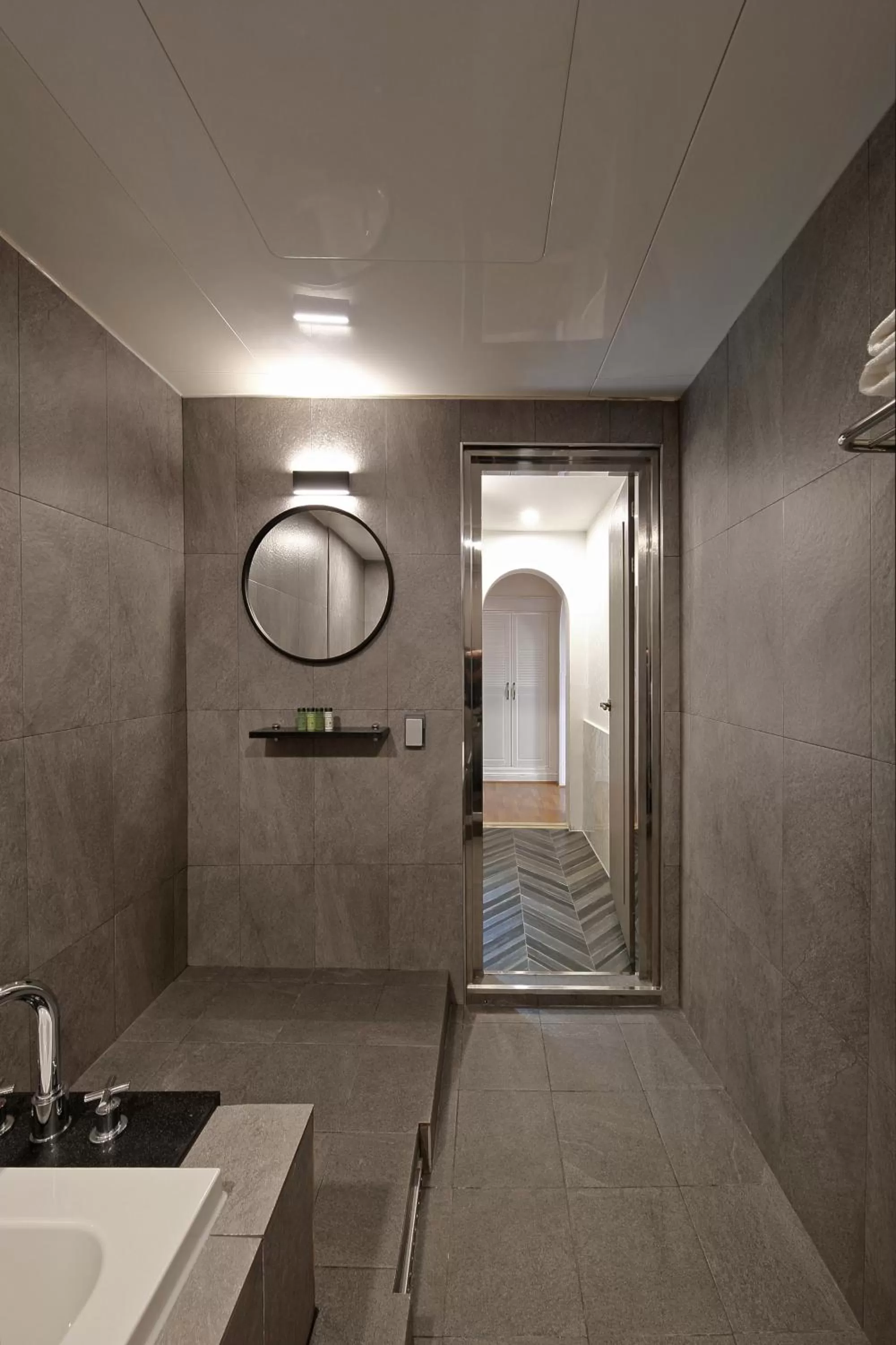 Shower in Benikea Swiss Rosen Hotel