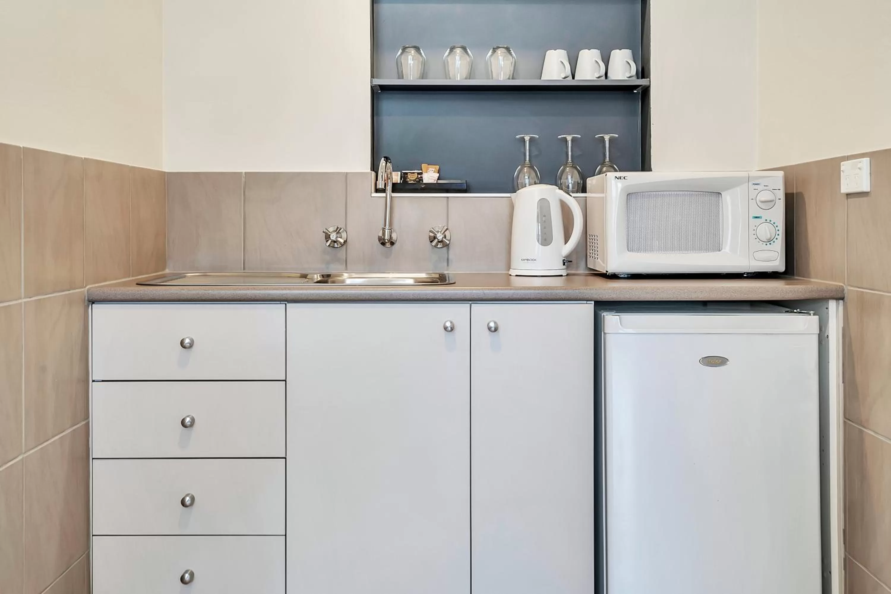 Kitchen or kitchenette in Surf Beach Motel Port