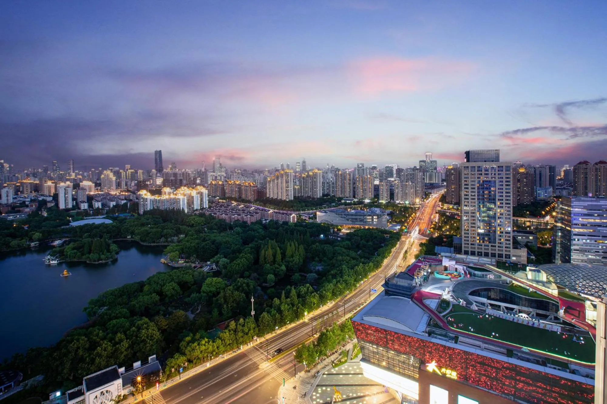 Neighbourhood in HUALUXE Shanghai Changfeng Park by IHG