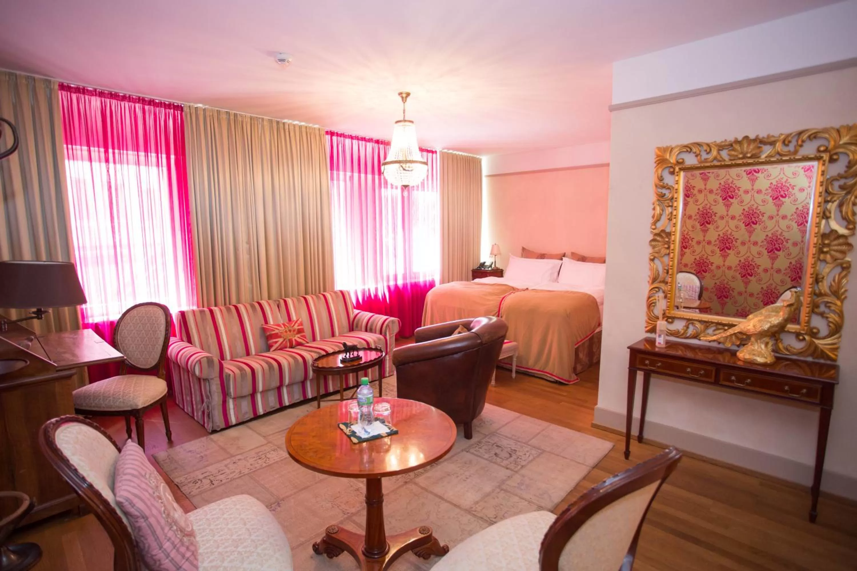 Living room, Bed in Townhouse Boutique Hotel