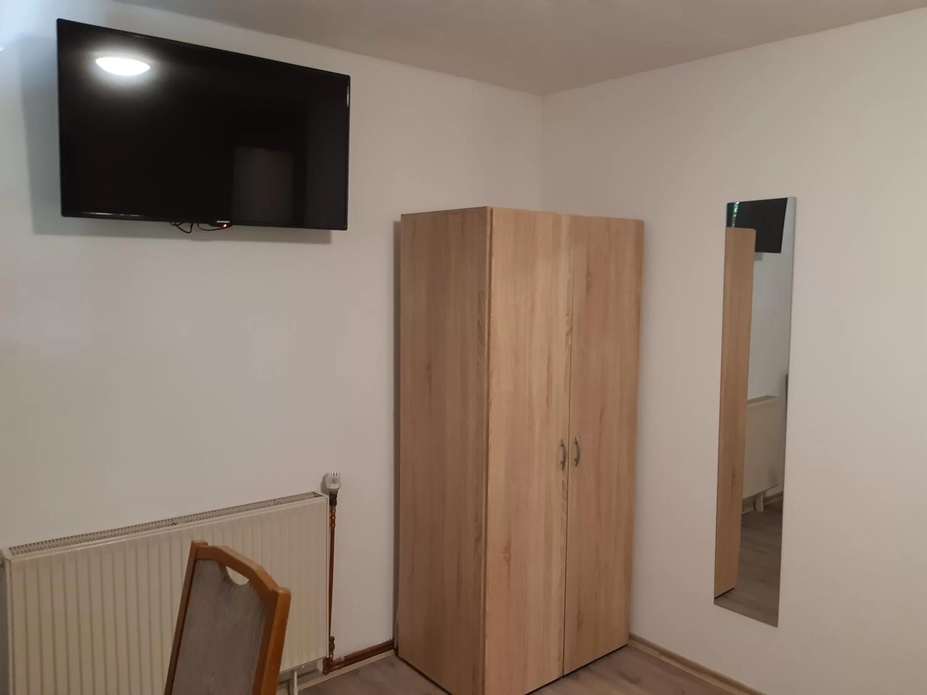 TV and multimedia, TV/Entertainment Center in Steakhaus Galgenbach