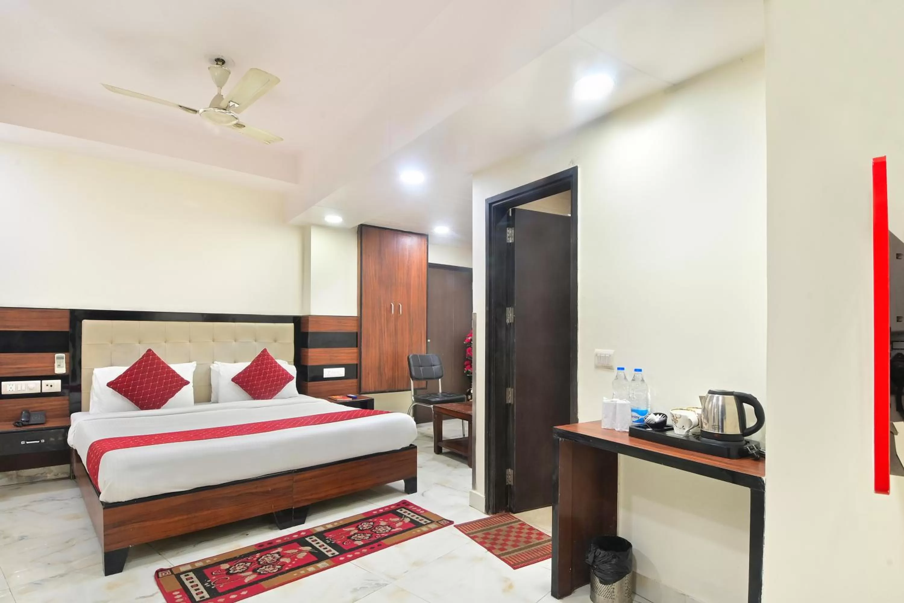 Hotel Emporio View - New Delhi Railway Station - Paharganj