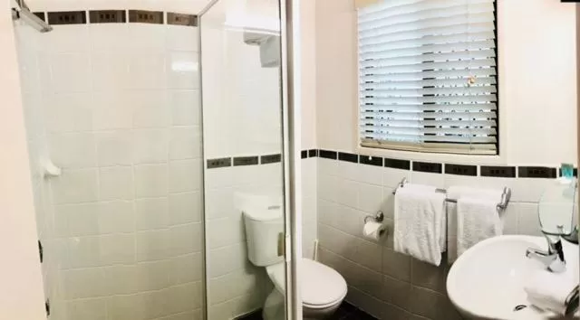 Shower in Central Studio Accommodation