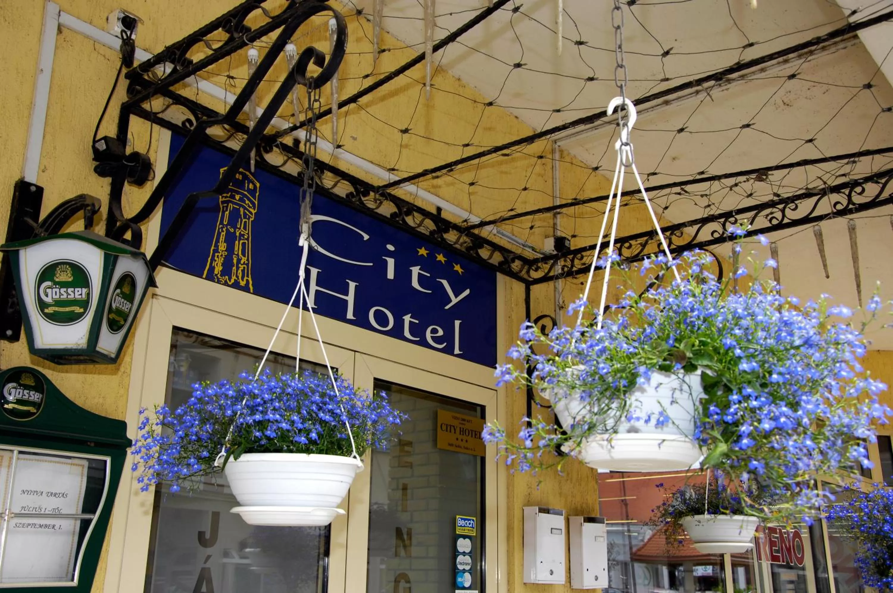 Facade/entrance in City Hotel Siófok