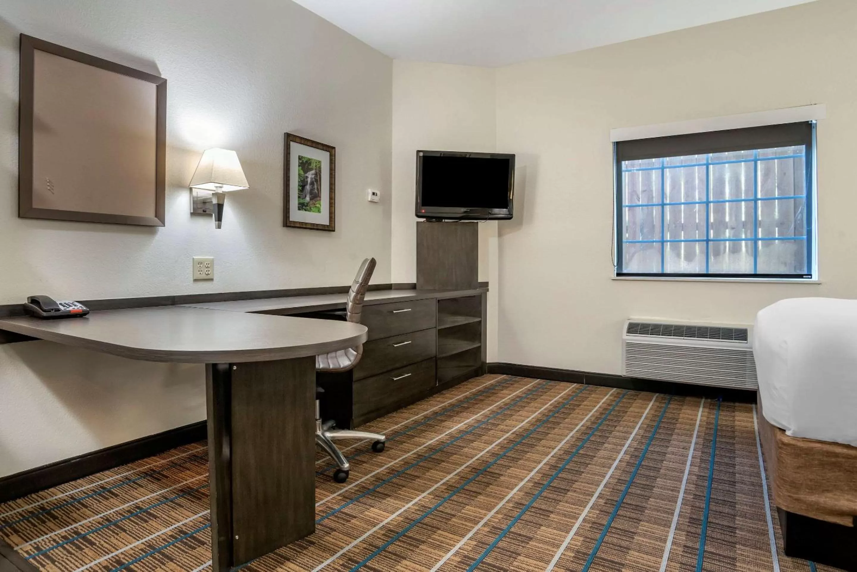 Bedroom in MainStay Suites Denham Springs - Baton Rouge East