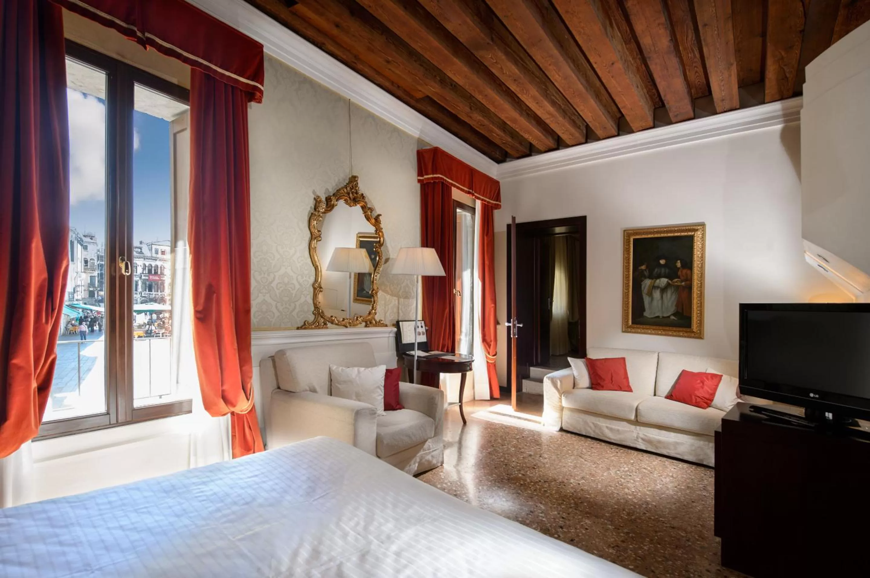 Photo of the whole room, Bed in Ruzzini Palace Hotel