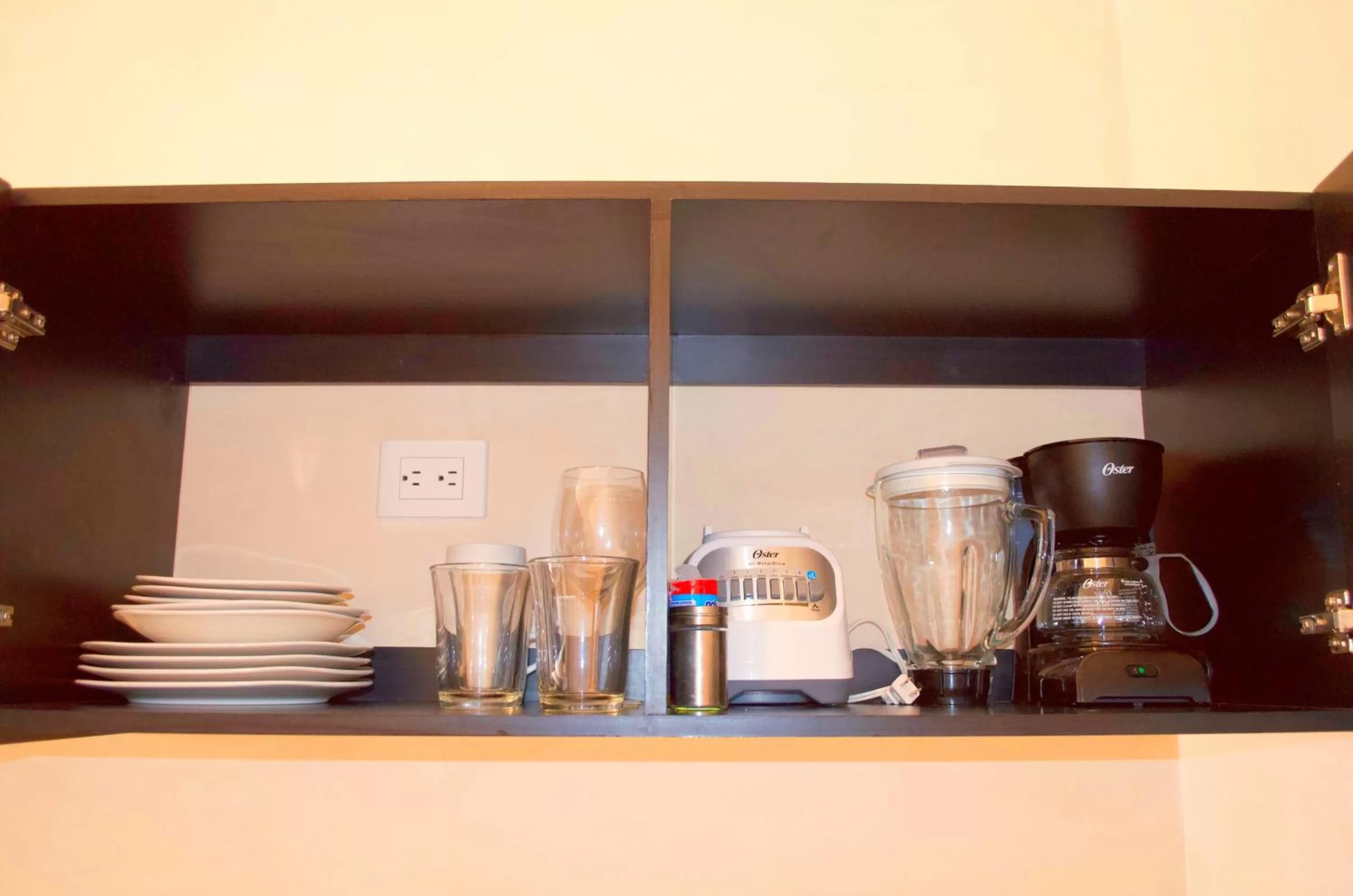 Coffee/tea facilities, Kitchen/Kitchenette in Gardens Coba - Luxury Cardinal