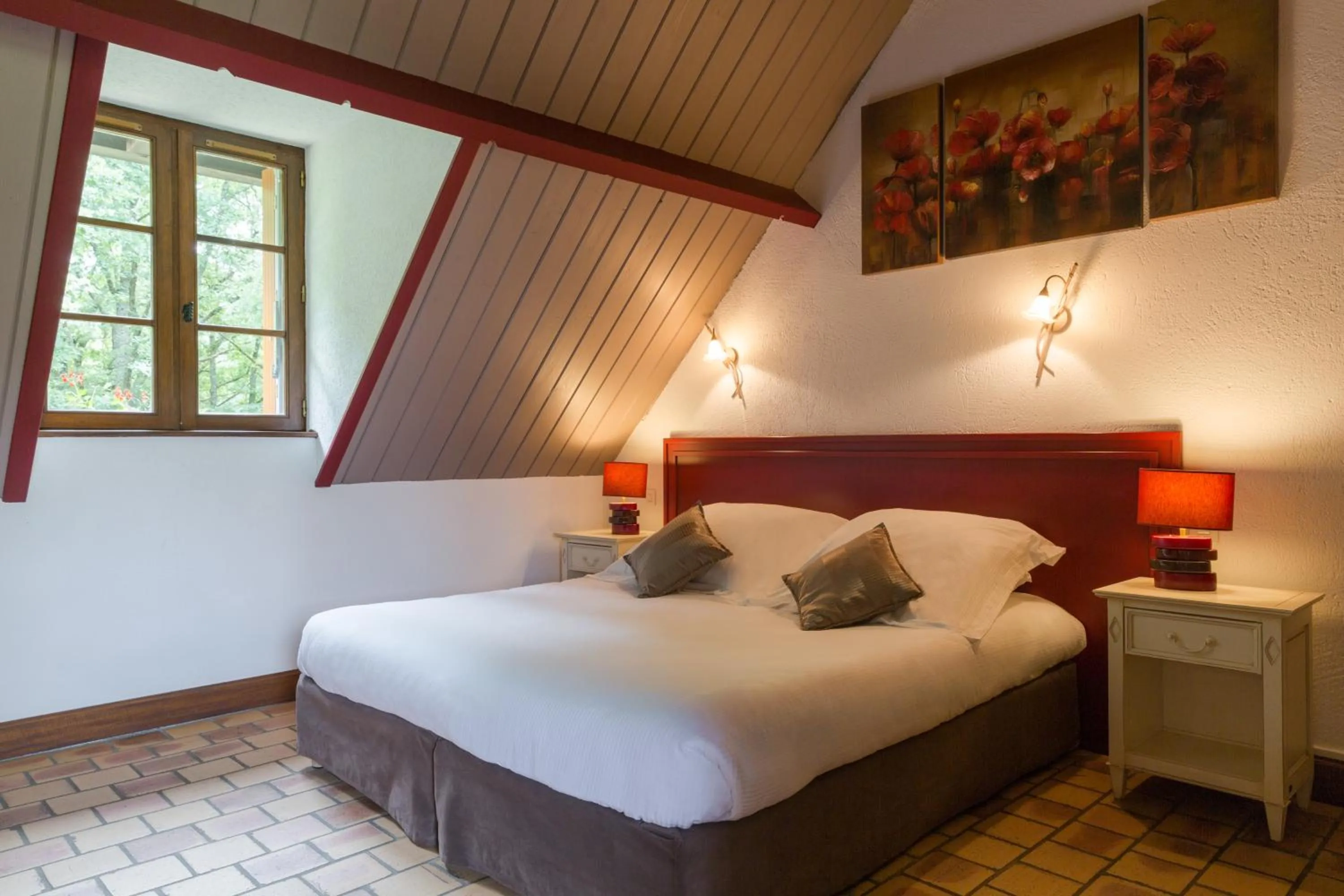 Bed in L'Orée des Chênes, The Originals Relais
