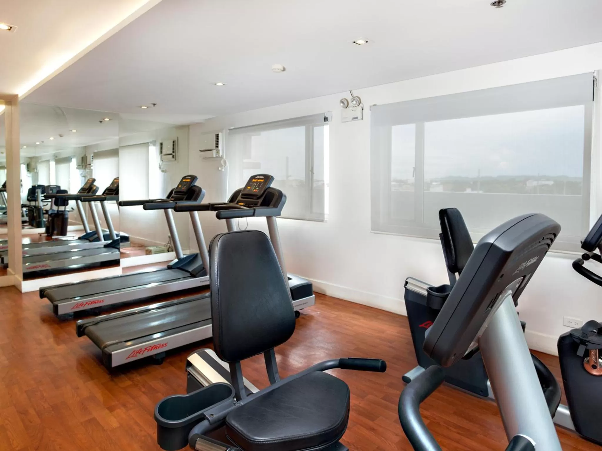Fitness centre/facilities in Injap Tower Hotel