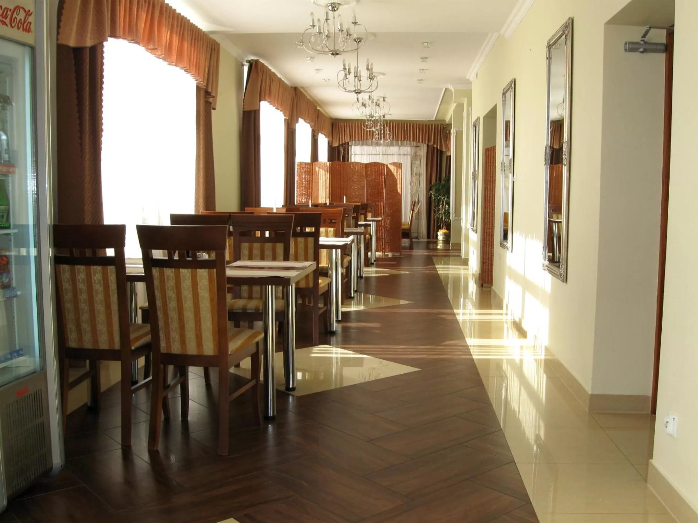 Restaurant/Places to Eat in Noclegi Sezam