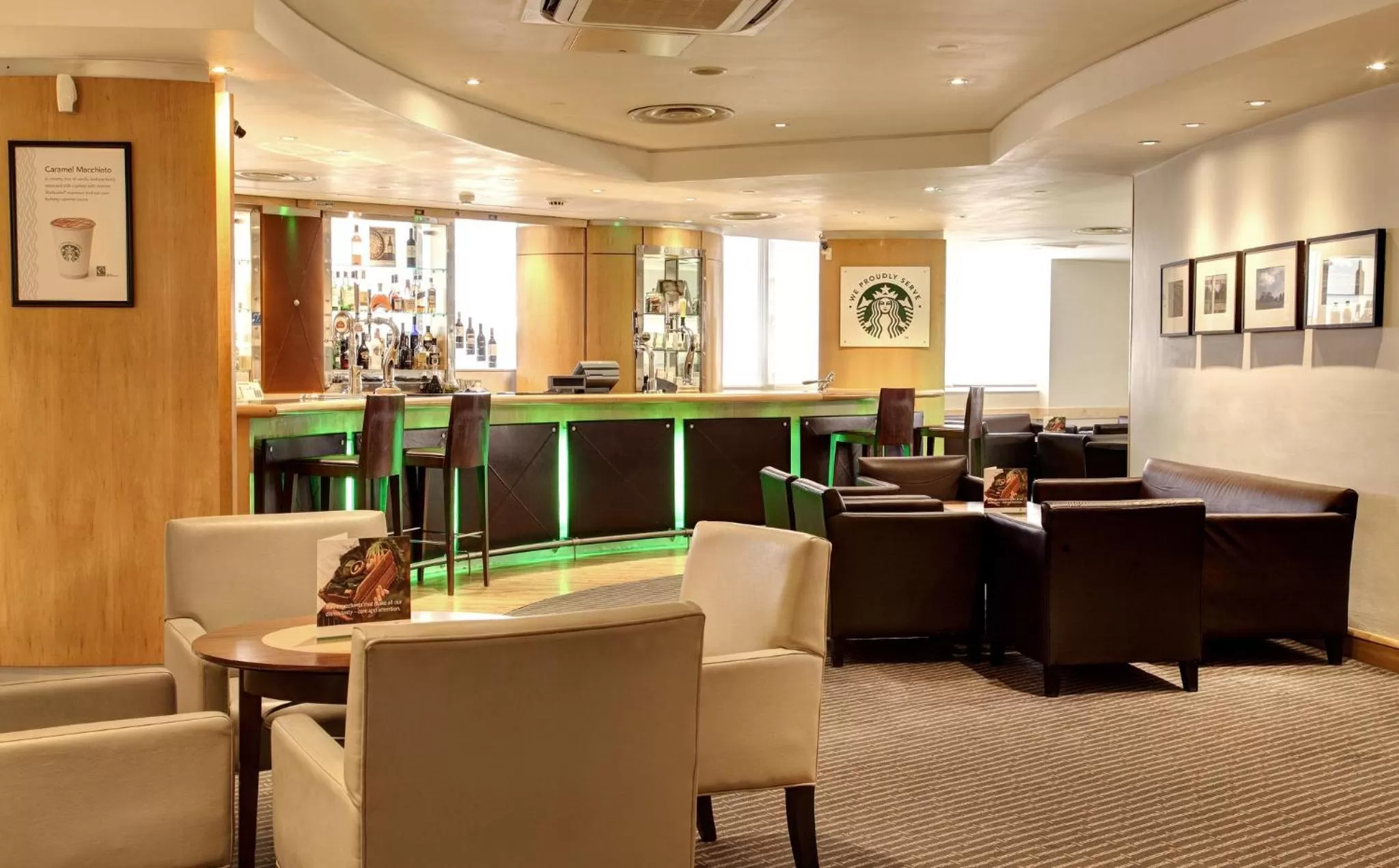 Lounge or bar in Holiday Inn London - Regent's Park by IHG