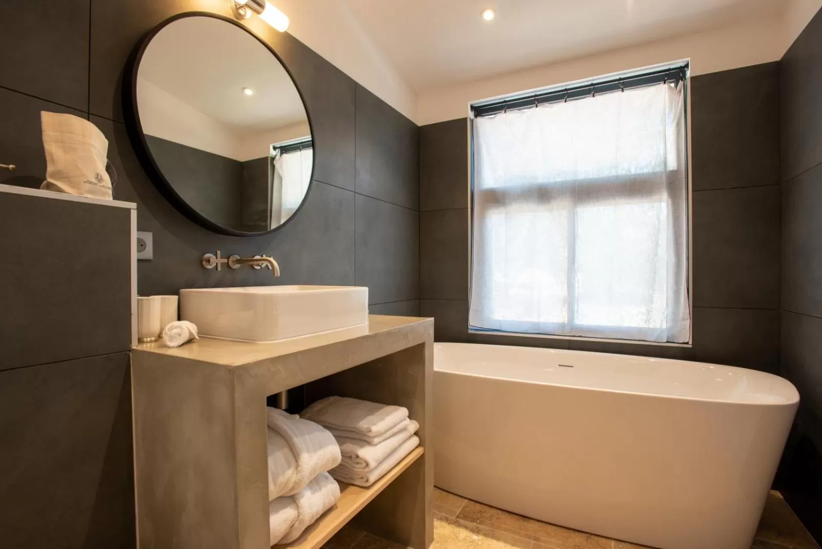 Hot Tub in Domaine la Pierre Blanche