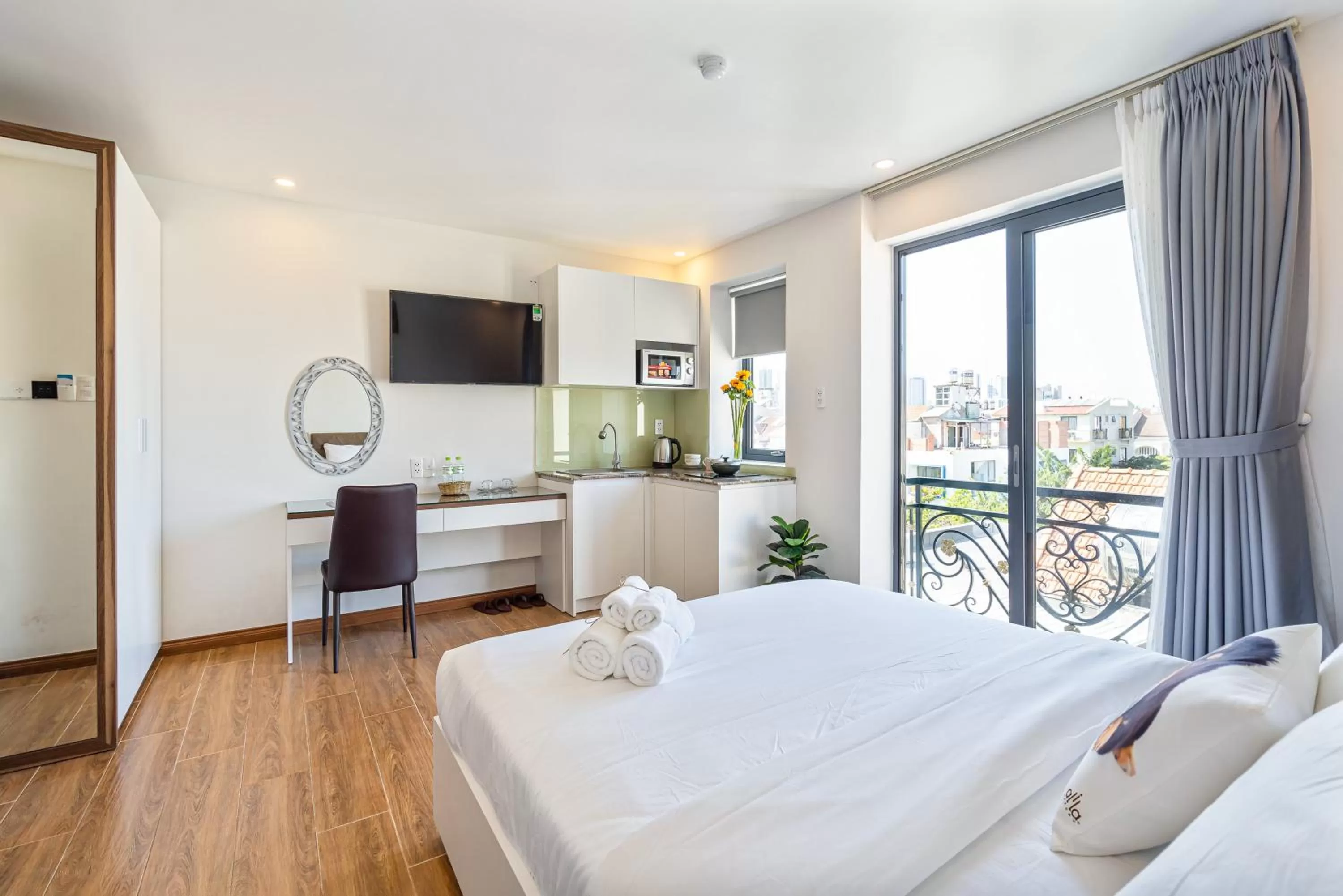 Standard Queen Room in The Royal Hotel & Apartment - Phu My Hung