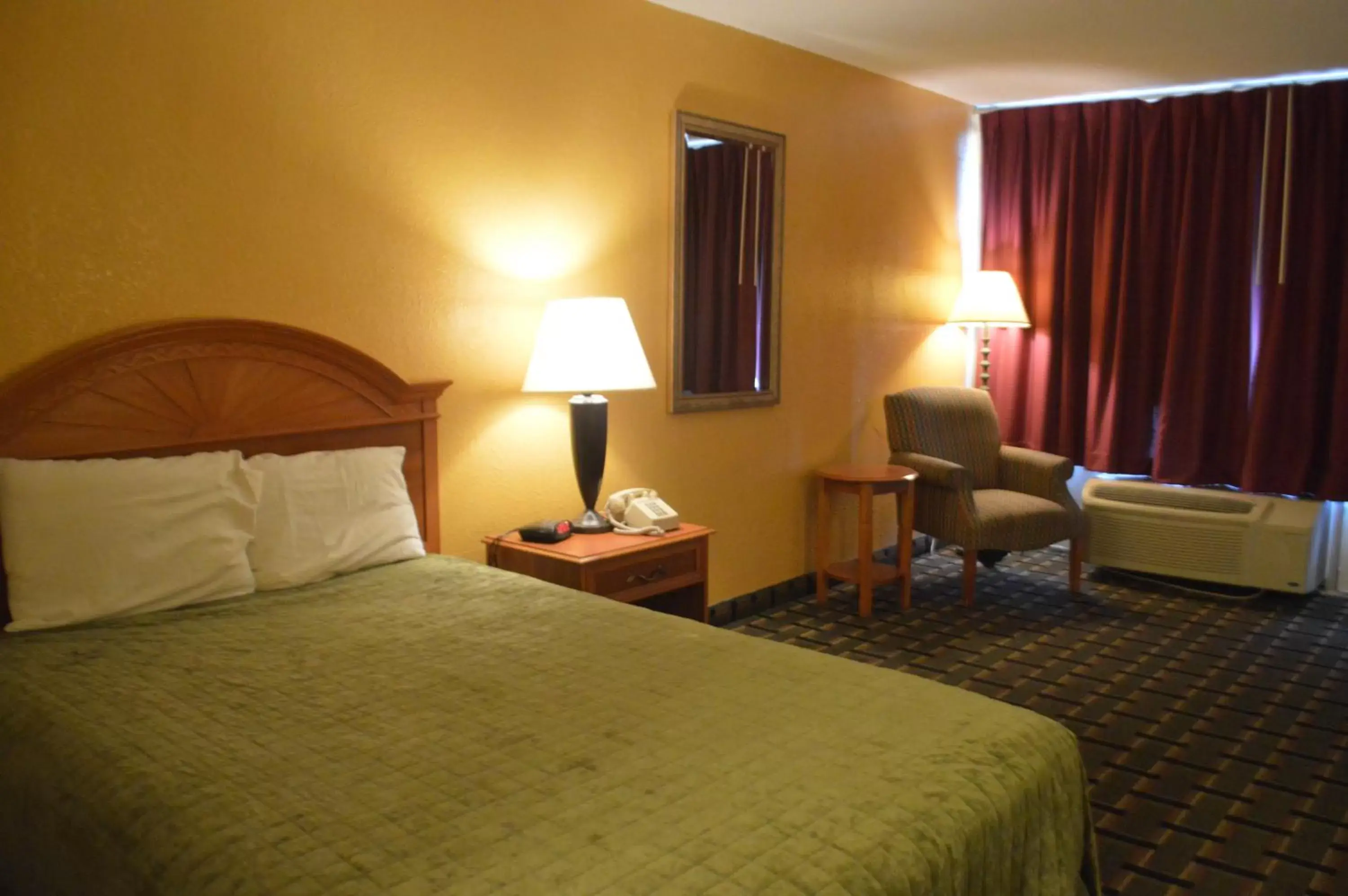 King Room - Accessible/Non-Smoking in Rodeway Inn Denmark-Jackson King Room - Accessible/Non-Smoking in Rodeway Inn Denmark-Jackson