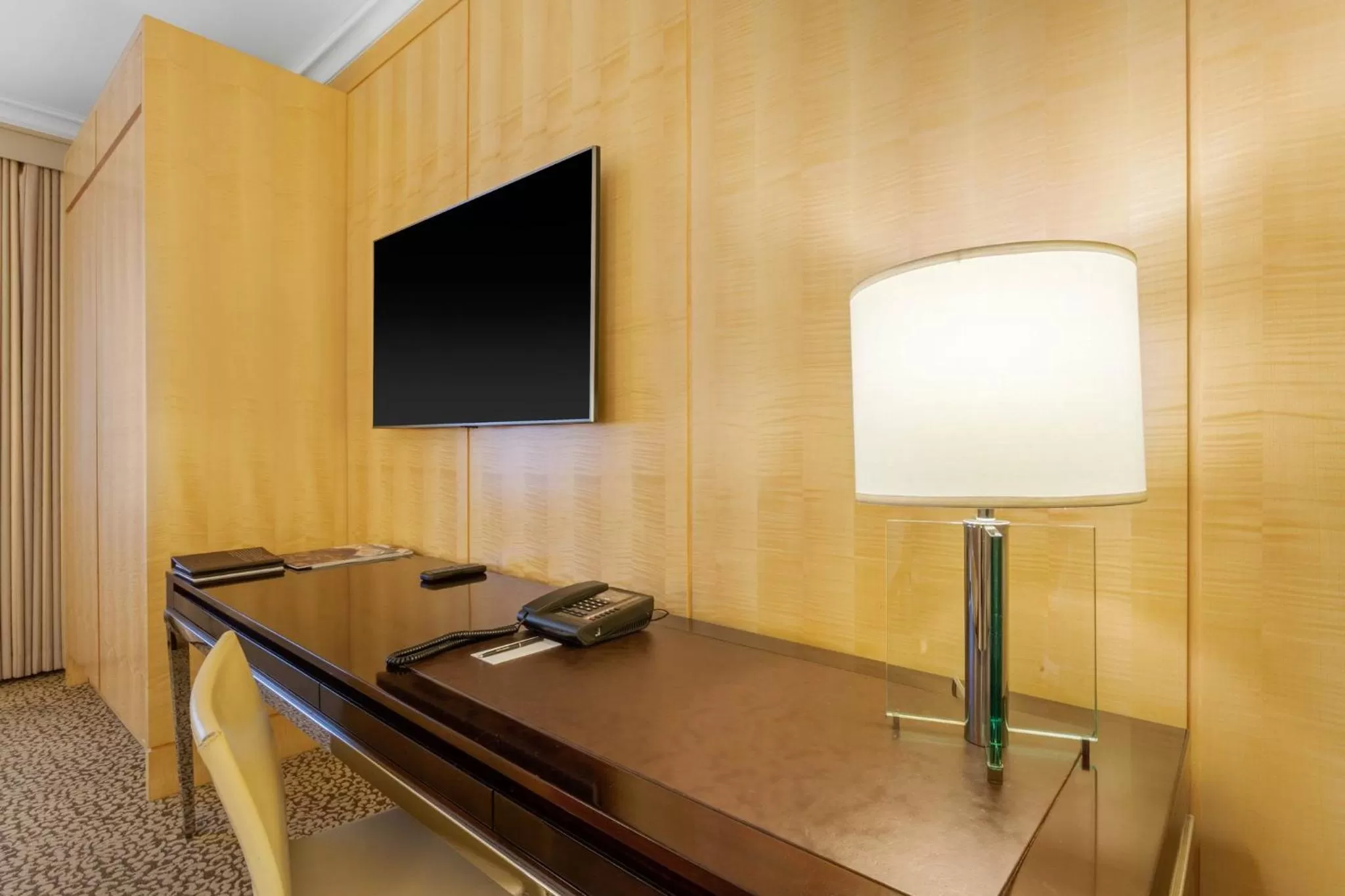 Facade/entrance in Omni Berkshire Place