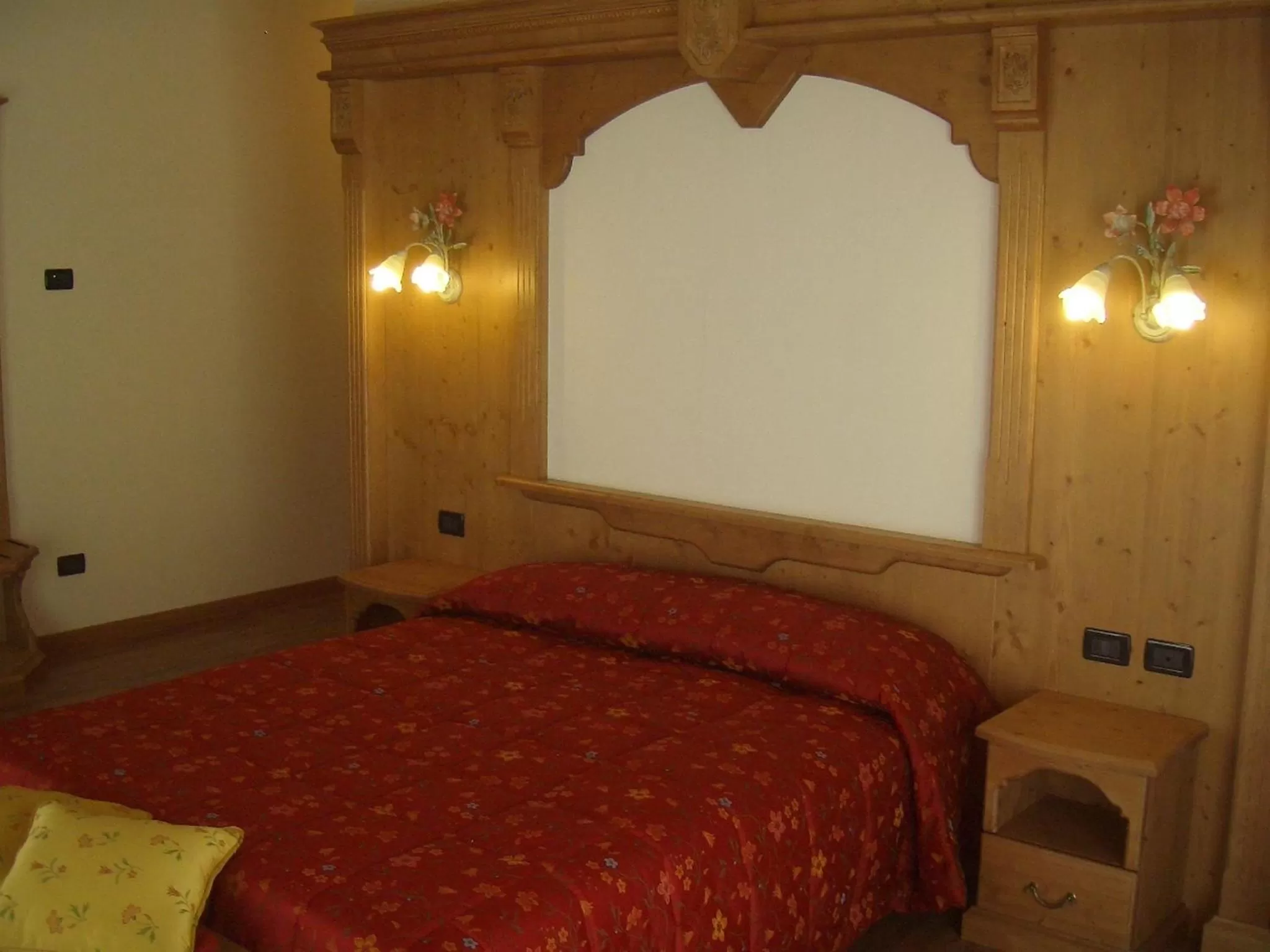 Photo of the whole room, Bed in Albergo Miramonti Dependance