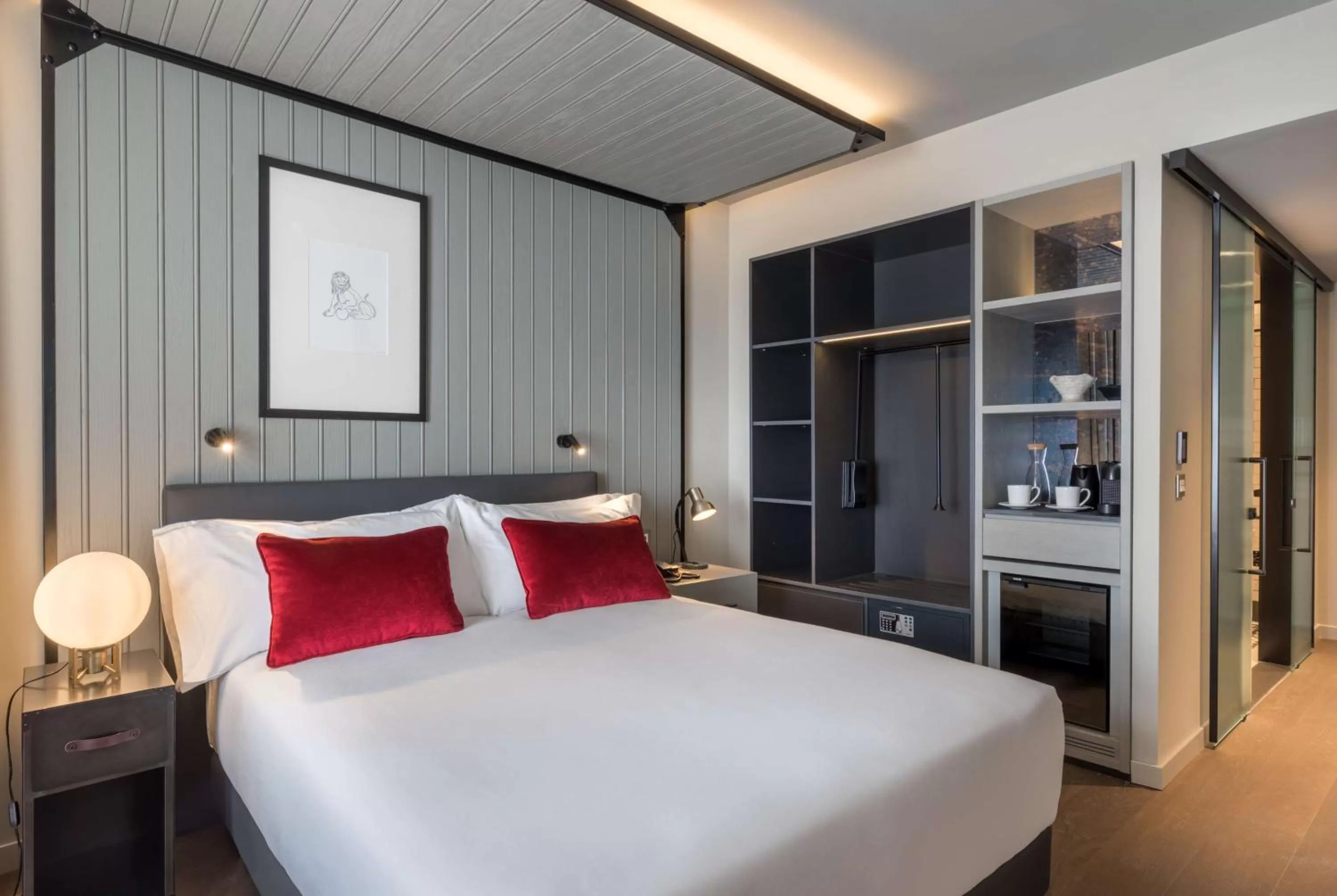 Bed in Canopy by Hilton Madrid Castellana