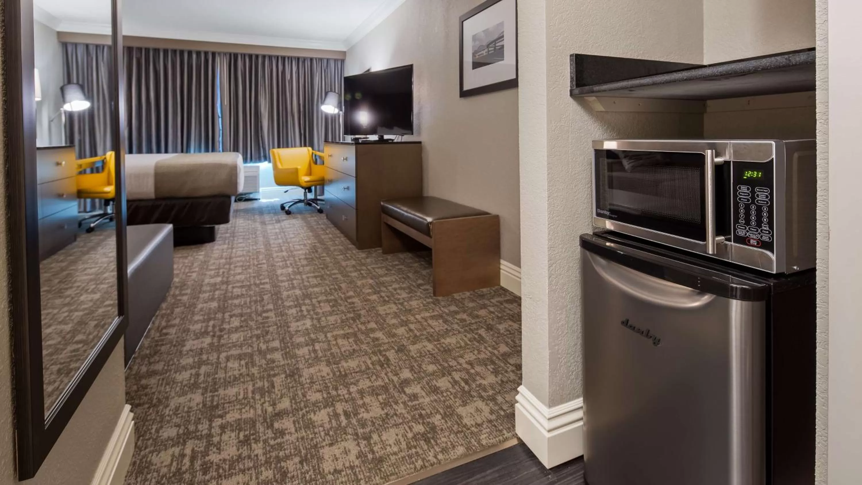 Coffee/tea facilities in Best Western Premier Airport/Expo Center Hotel