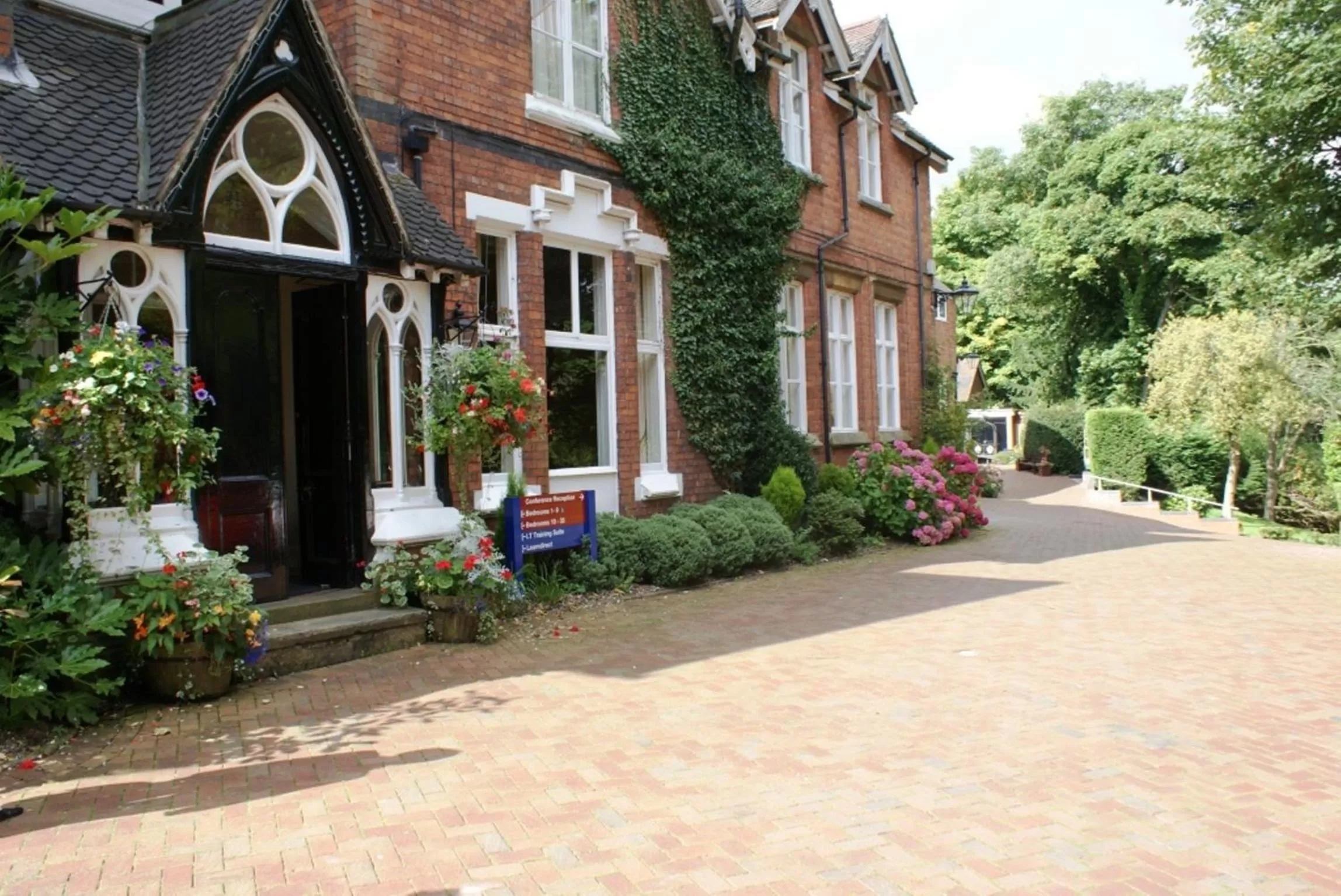 Facade/entrance in Hillscourt