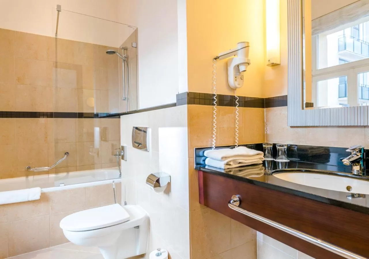 Bathroom in Hotel Polonia Palace