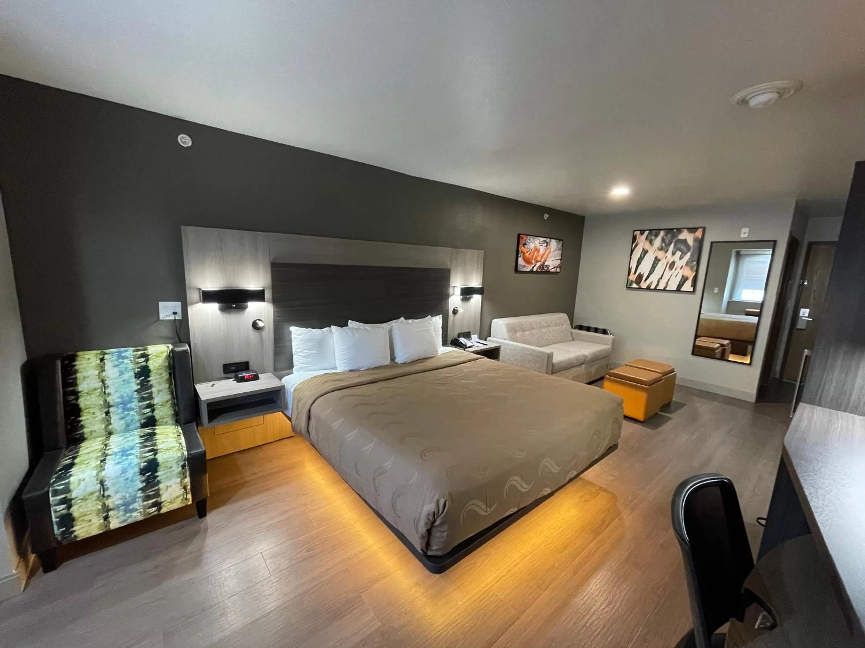 Photo of the whole room, Bed in Quality Inn & Suites North Mesquite I-30