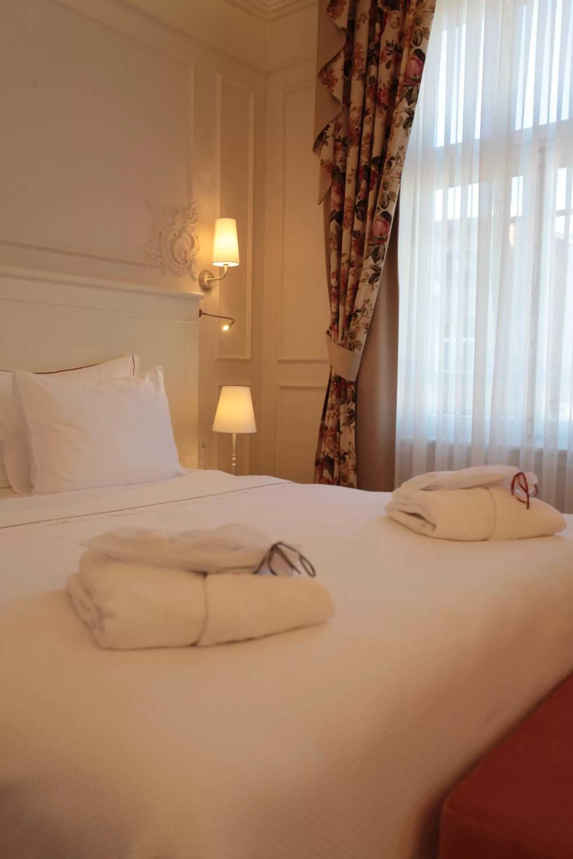 Bed in Corinne Art & Boutique Hotel