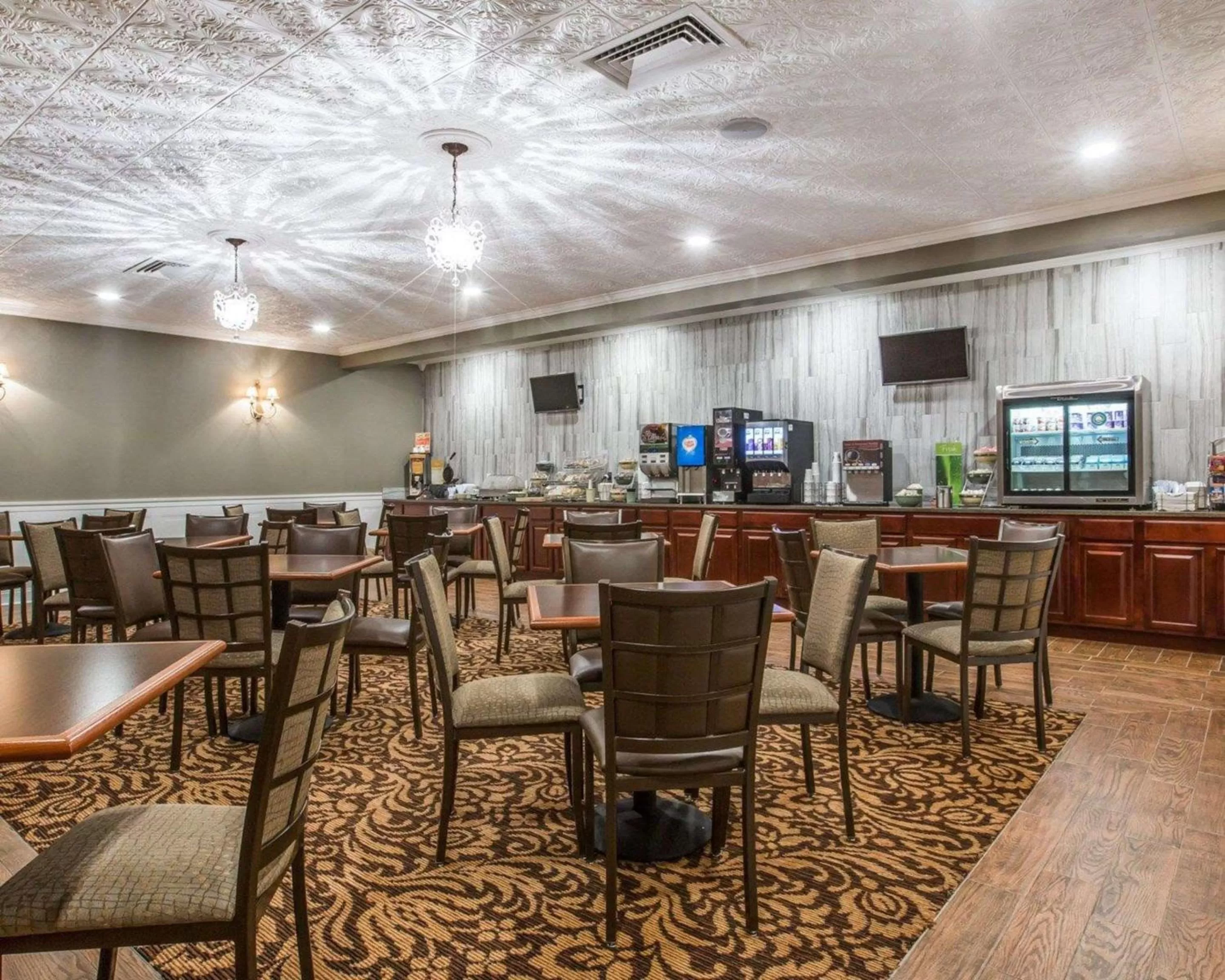 Restaurant/places to eat in St Lawrence hotel