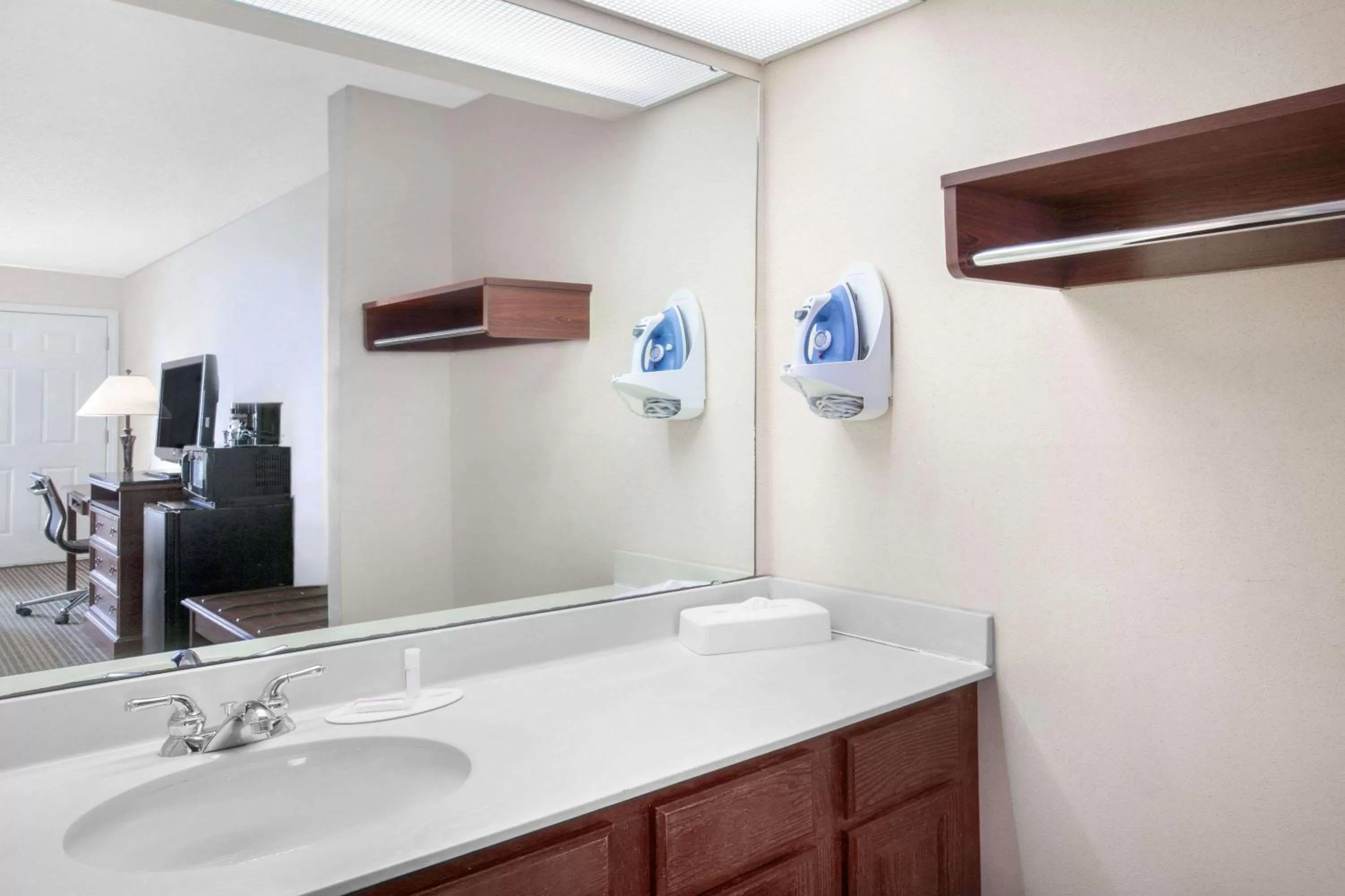 Bathroom in Baymont by Wyndham Tuscaloosa