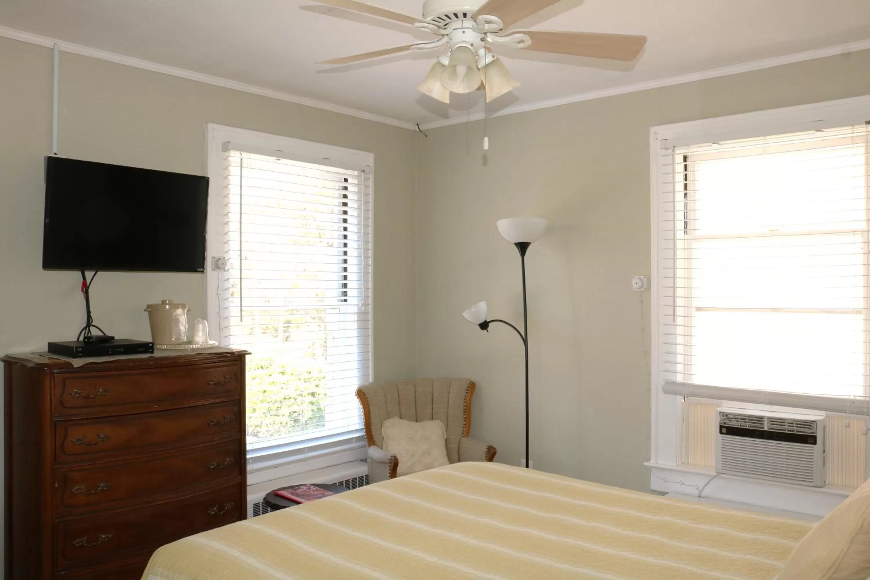 Bedroom, Bed in Echo Mountain Inn