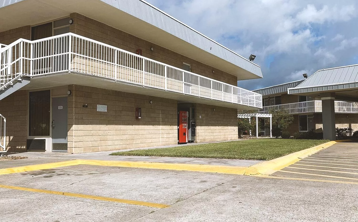 Property building in Sky Palace Inn & Suites By Jasper Beeville