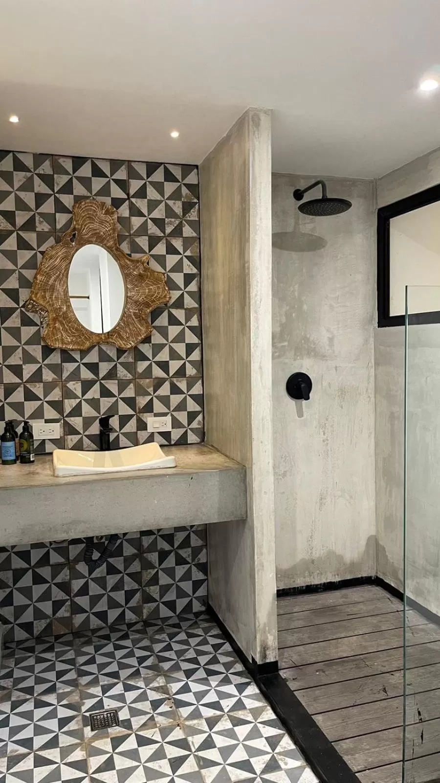 Bathroom in Saboga Lodge